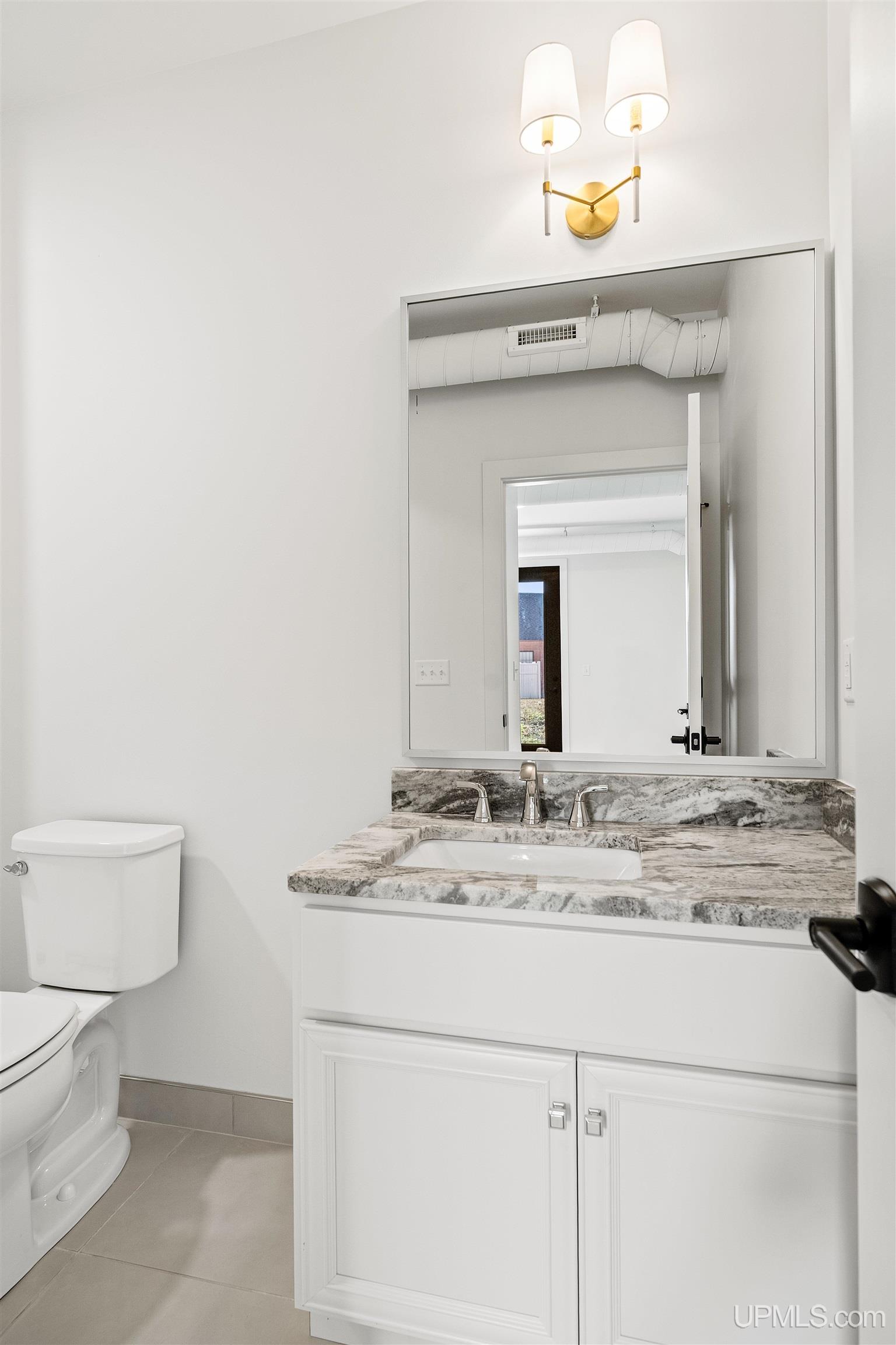 (unit 5) - 2401 N Lakeshore Boulevard Property Photo 29