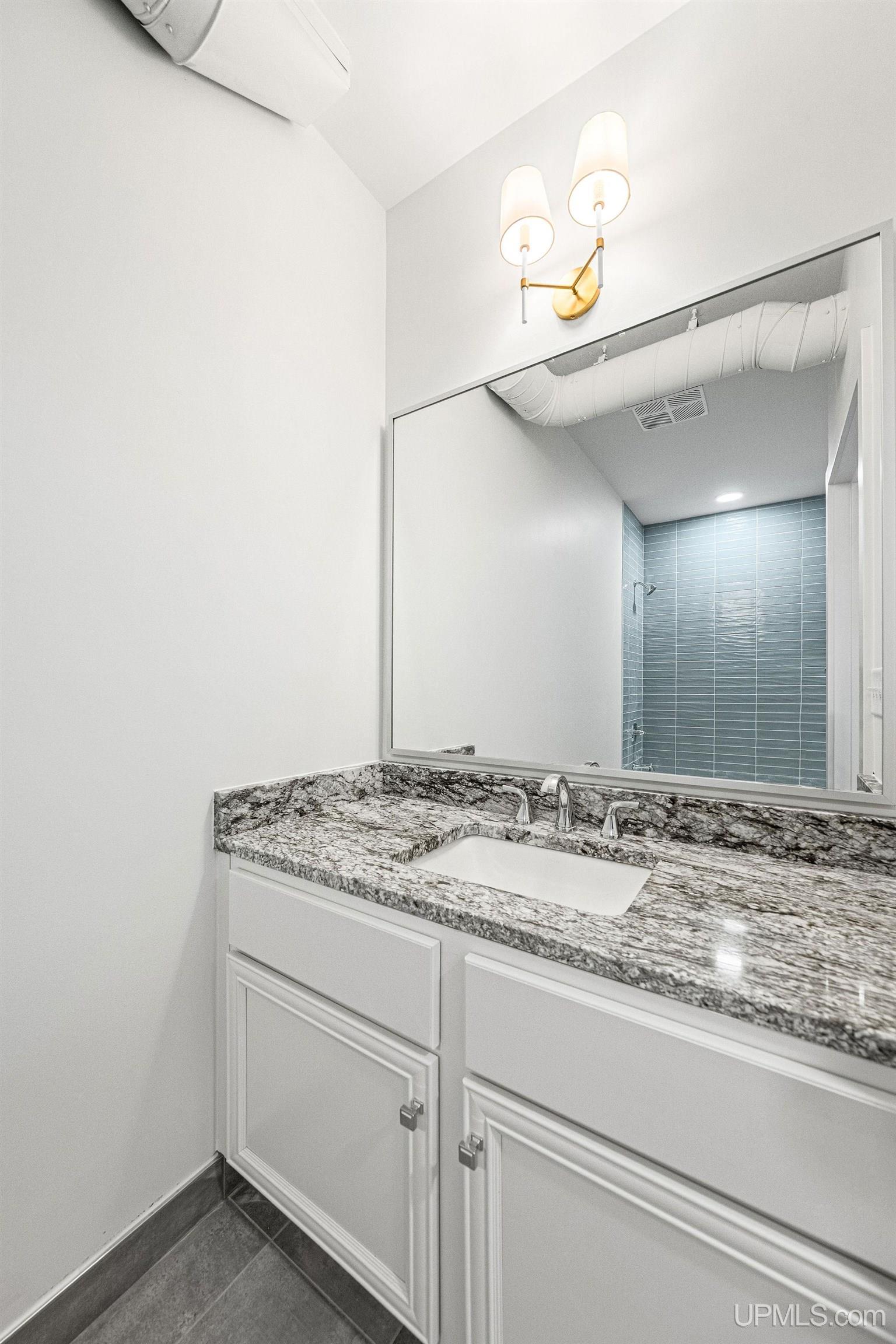(unit 5) - 2401 N Lakeshore Boulevard Property Photo 34