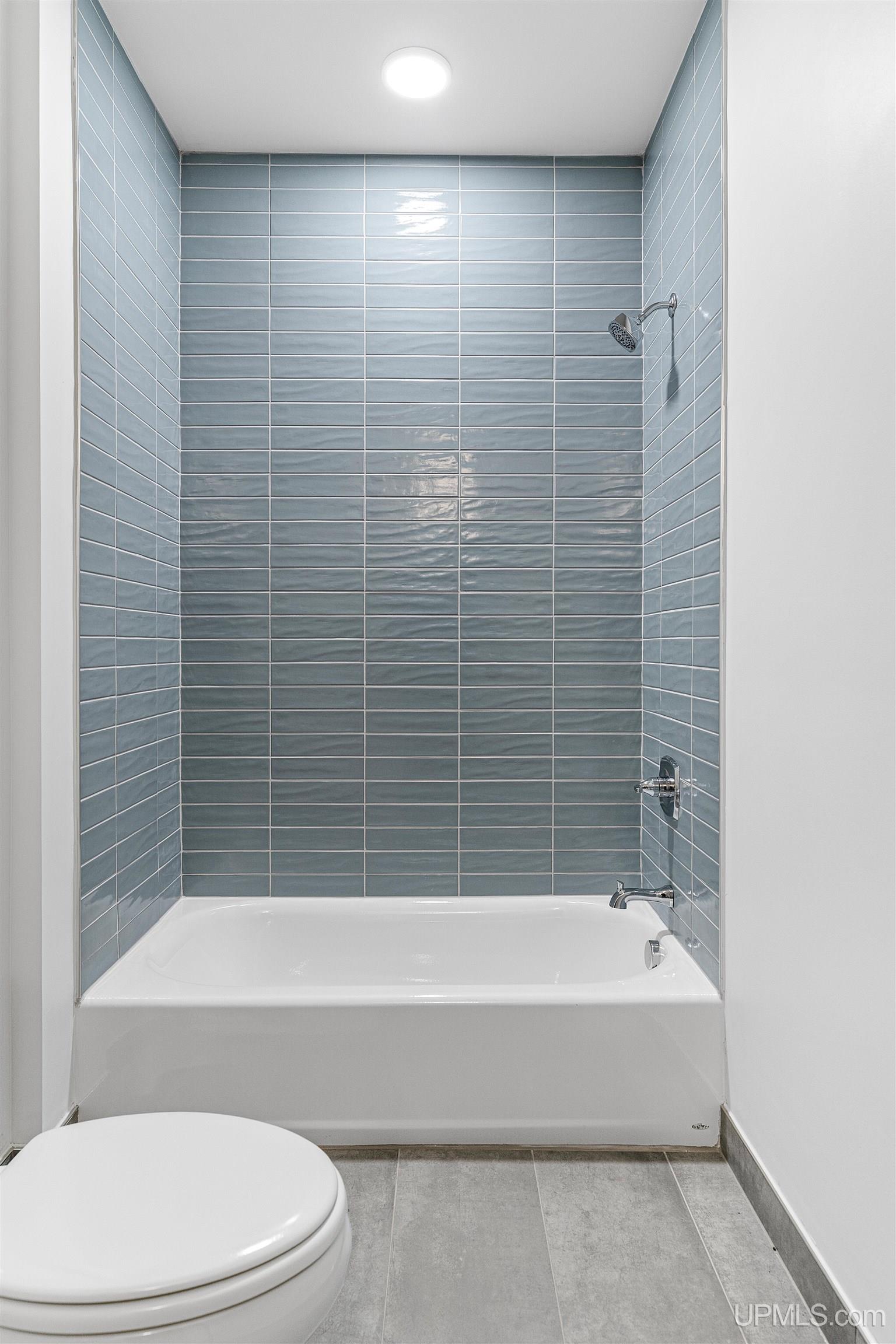(unit 5) - 2401 N Lakeshore Boulevard Property Photo 35