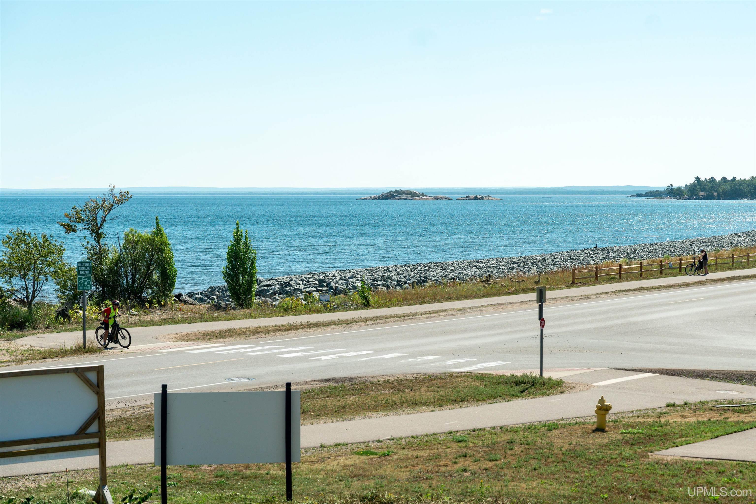 (unit 5) - 2401 N Lakeshore Boulevard Property Photo 38