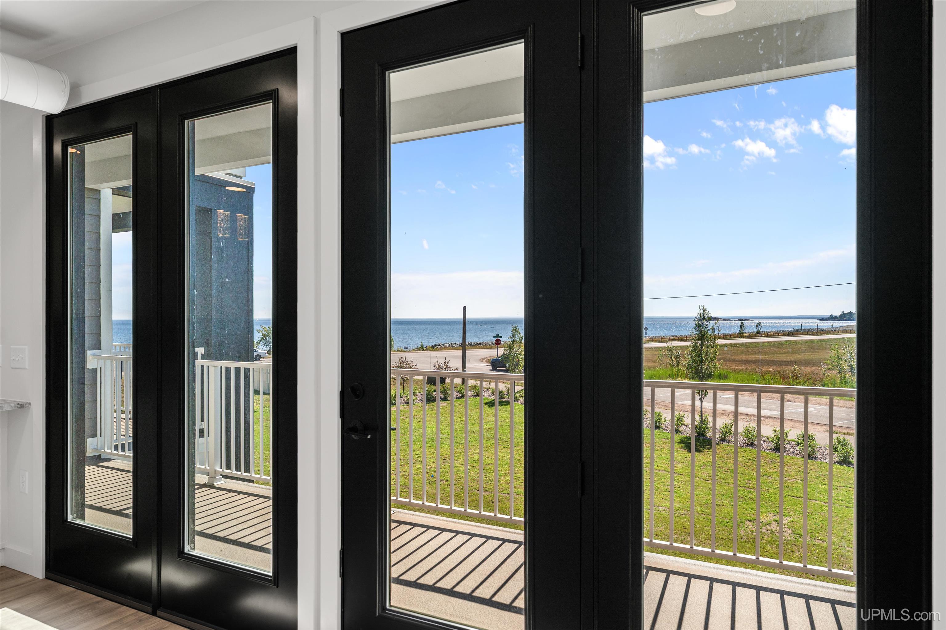 (unit 16) -2401 N Lakeshore Boulevard Property Photo 11