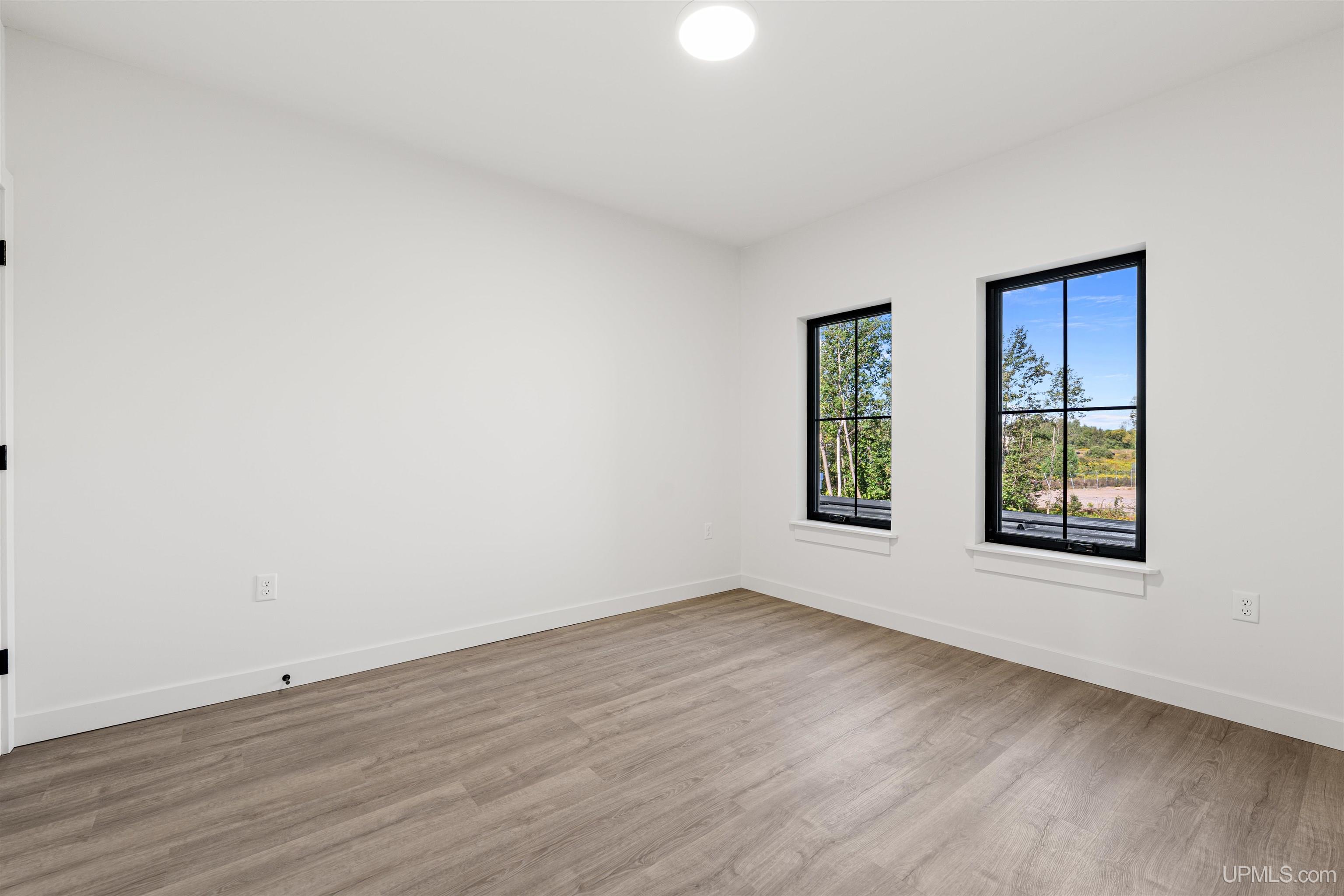 (unit 16) -2401 N Lakeshore Boulevard Property Photo 16