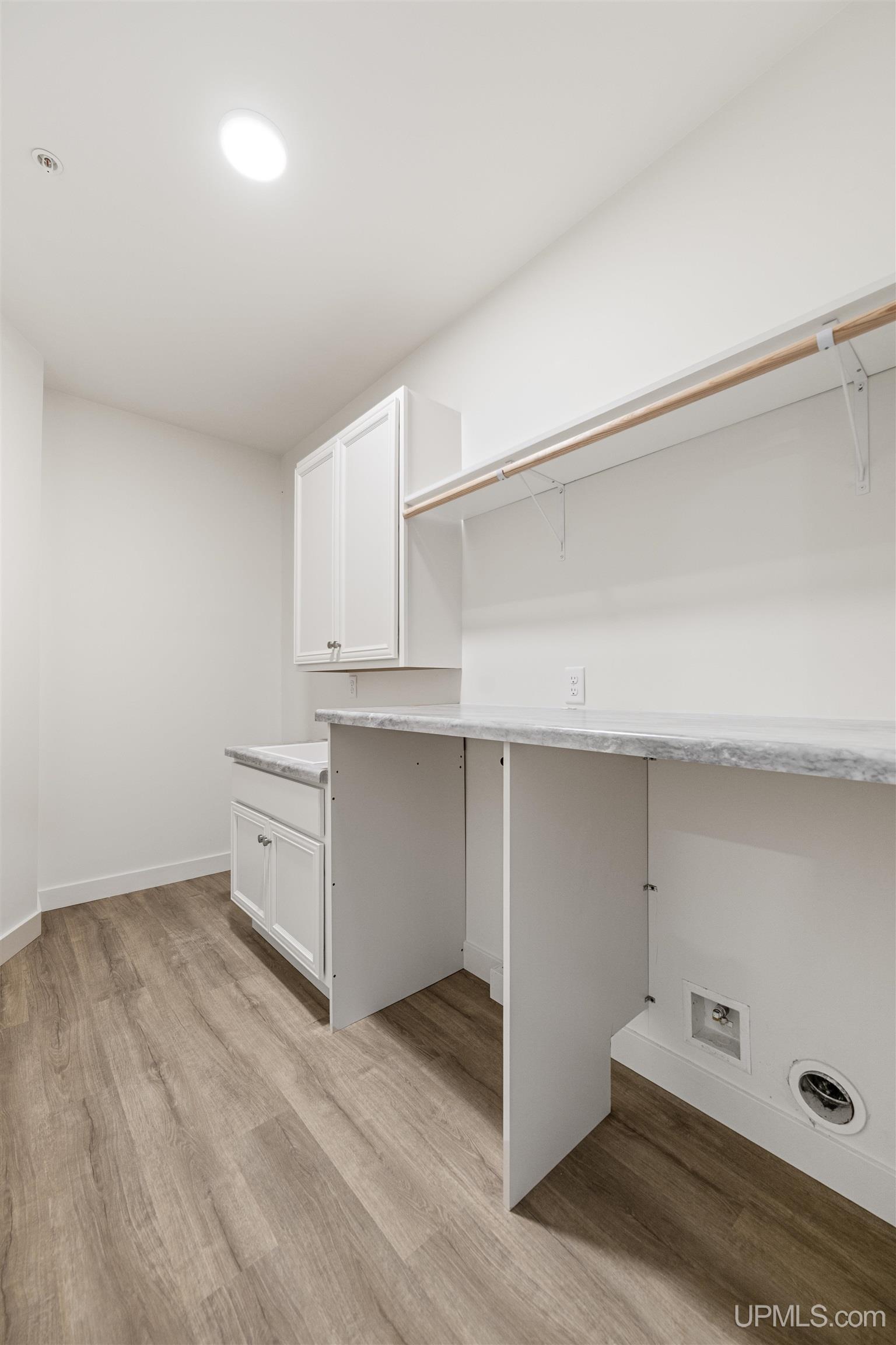 (unit 16) -2401 N Lakeshore Boulevard Property Photo 21