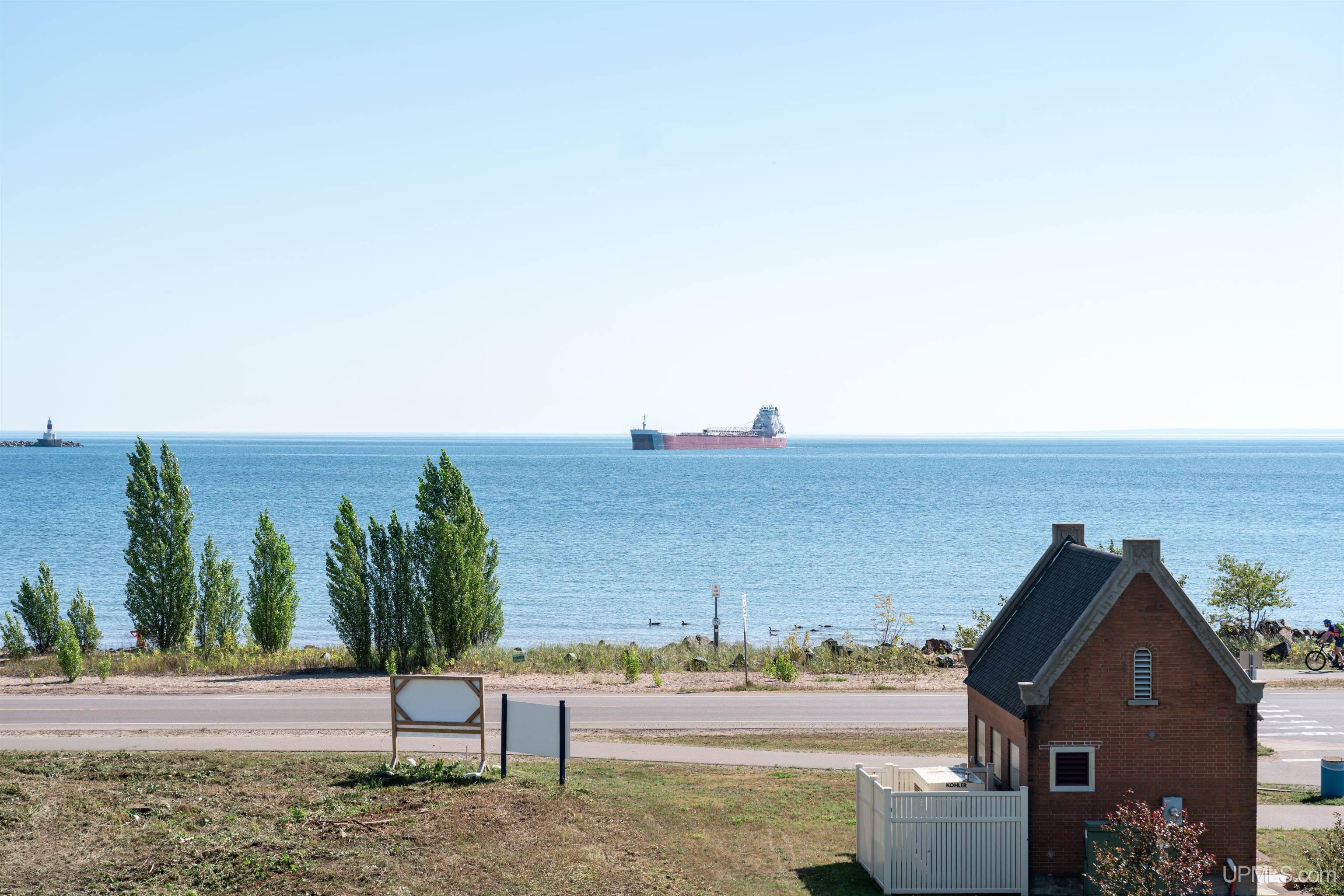 (unit 16) -2401 N Lakeshore Boulevard Property Photo 27