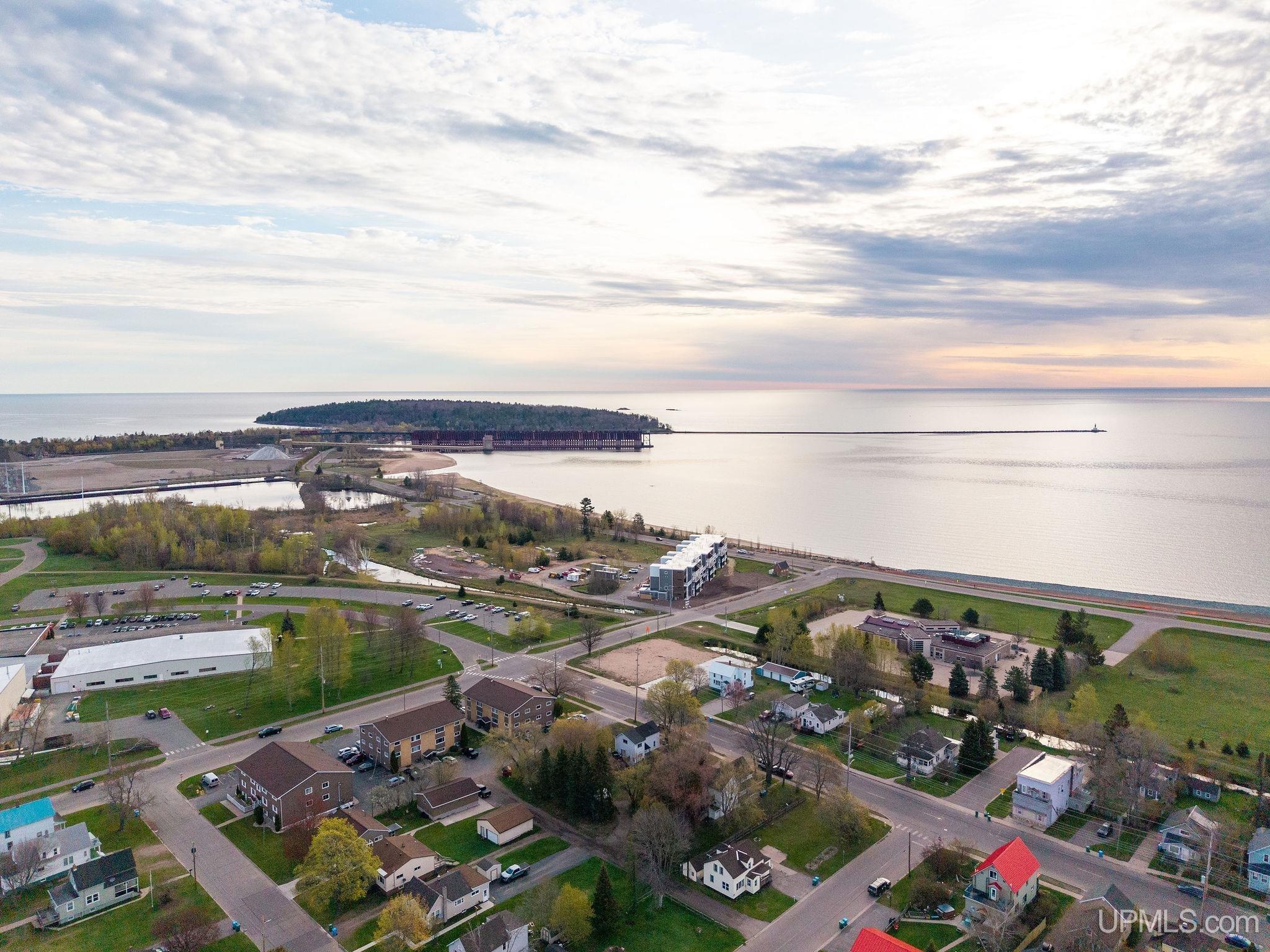 (unit 16) -2401 N Lakeshore Boulevard Property Photo 29
