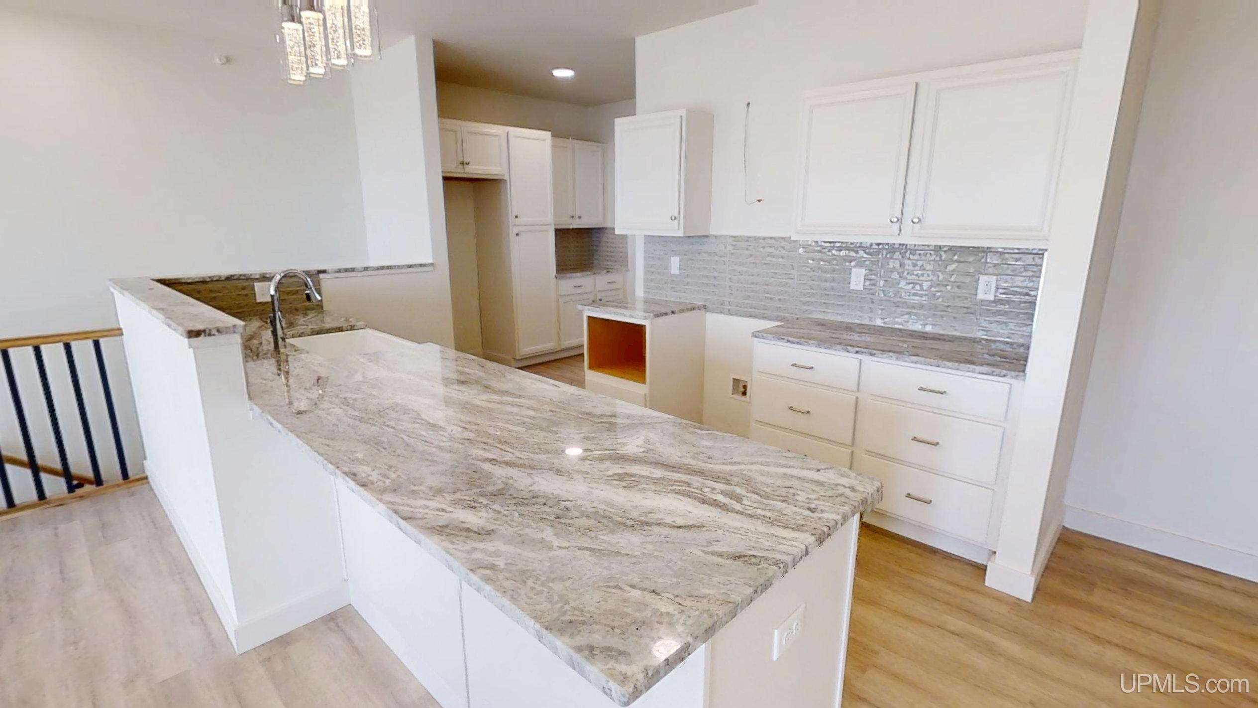 (unit 17) -2401 N Lakeshore Boulevard Property Photo 5
