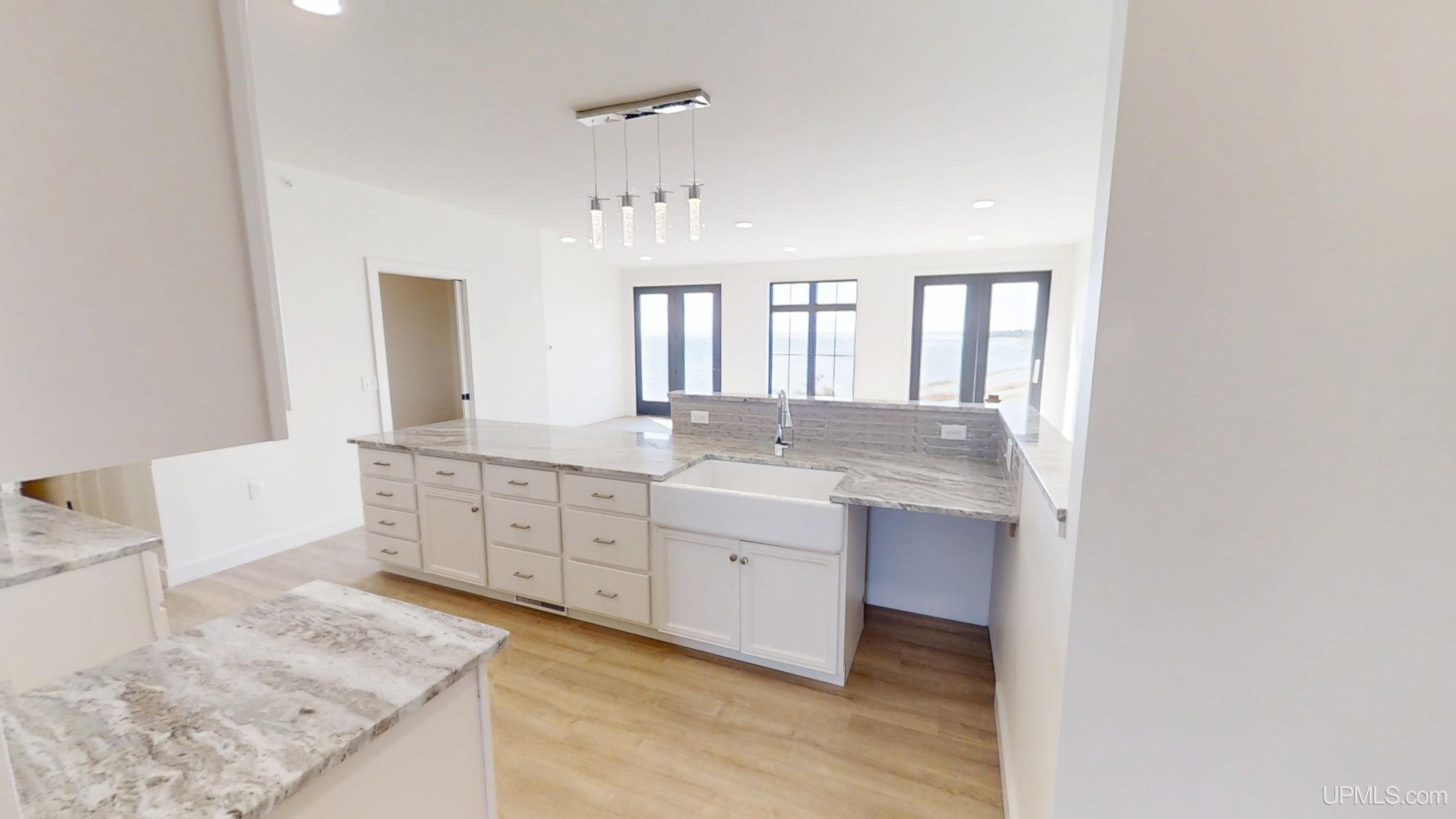 (unit 17) -2401 N Lakeshore Boulevard Property Photo 6