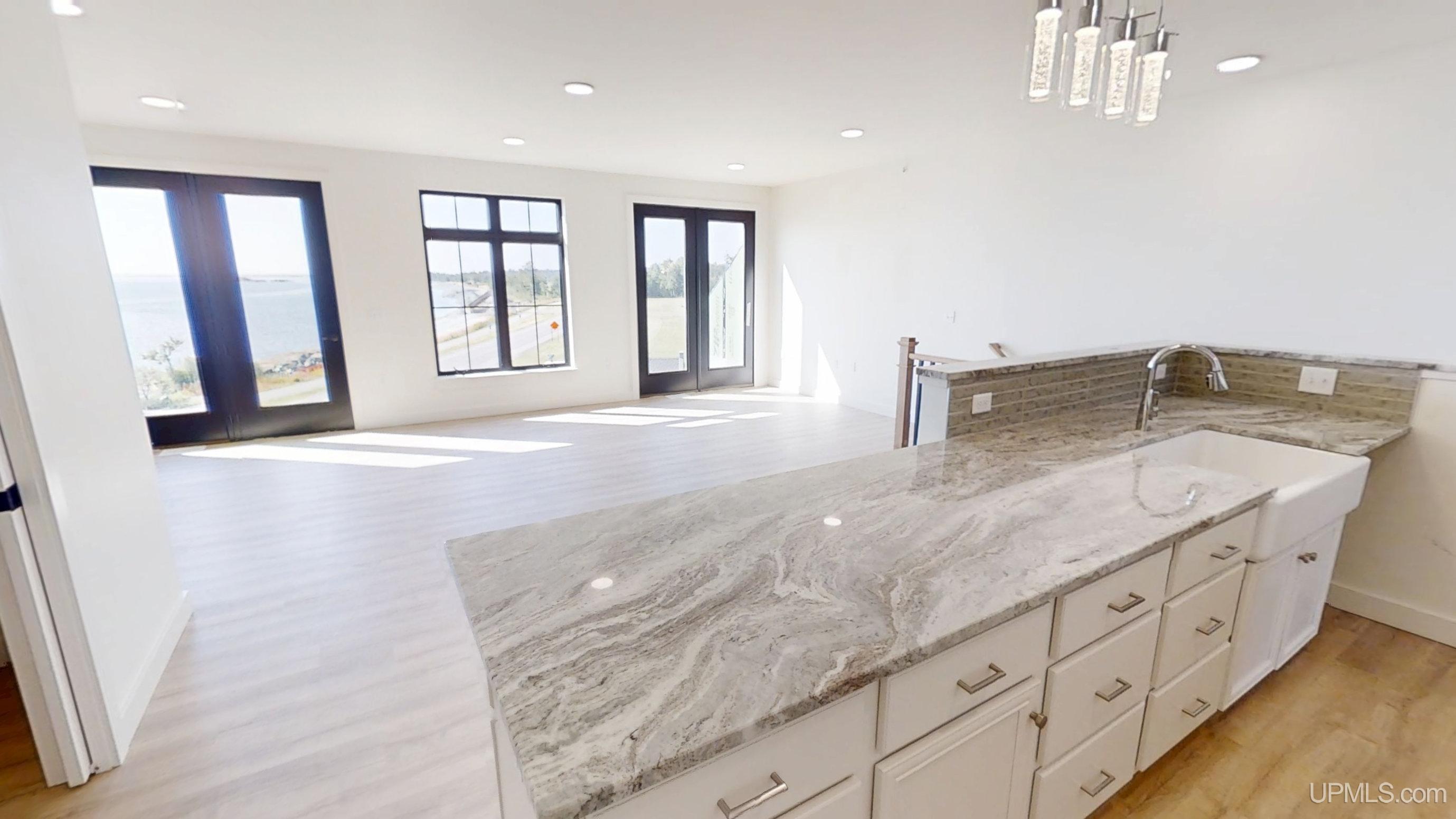 (unit 17) -2401 N Lakeshore Boulevard Property Photo 7
