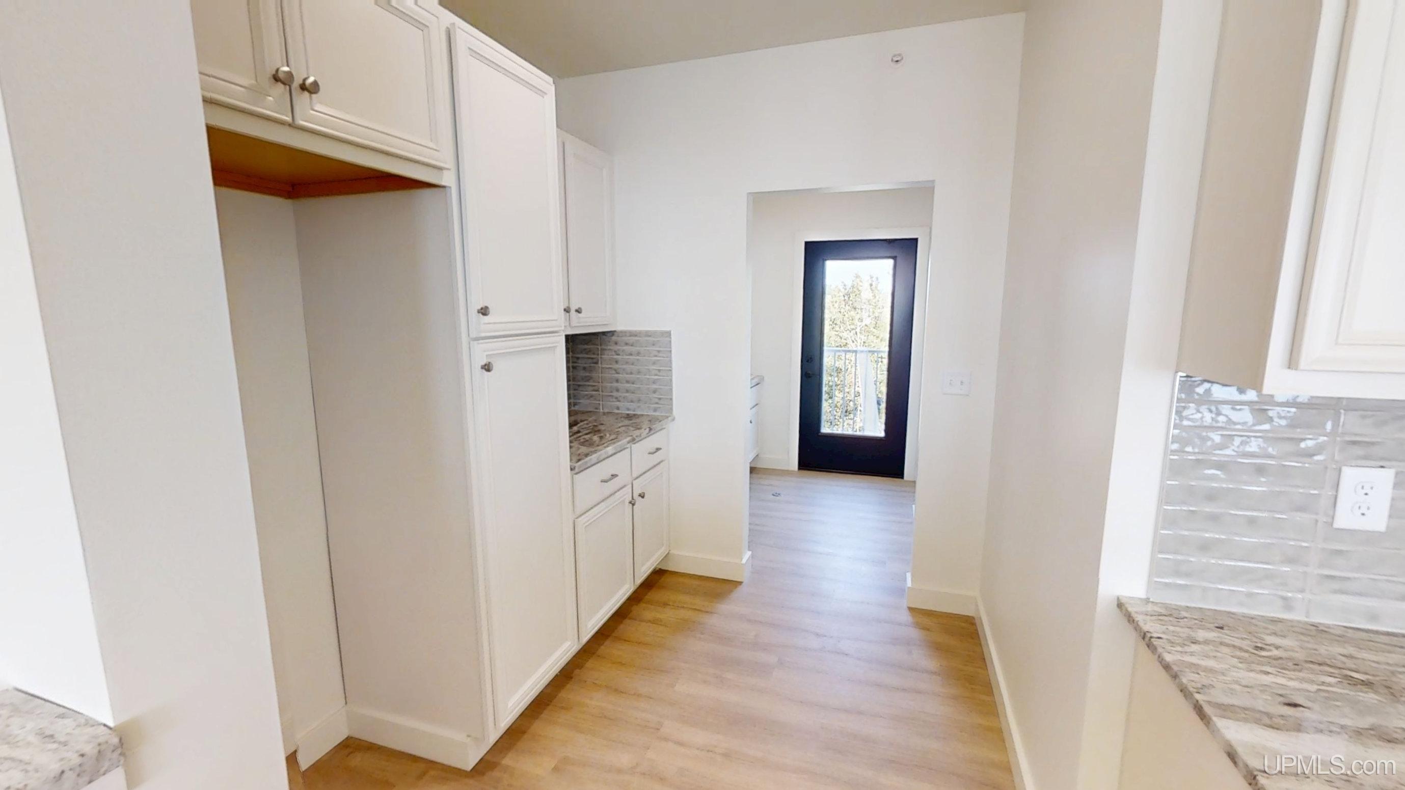 (unit 17) -2401 N Lakeshore Boulevard Property Photo 9