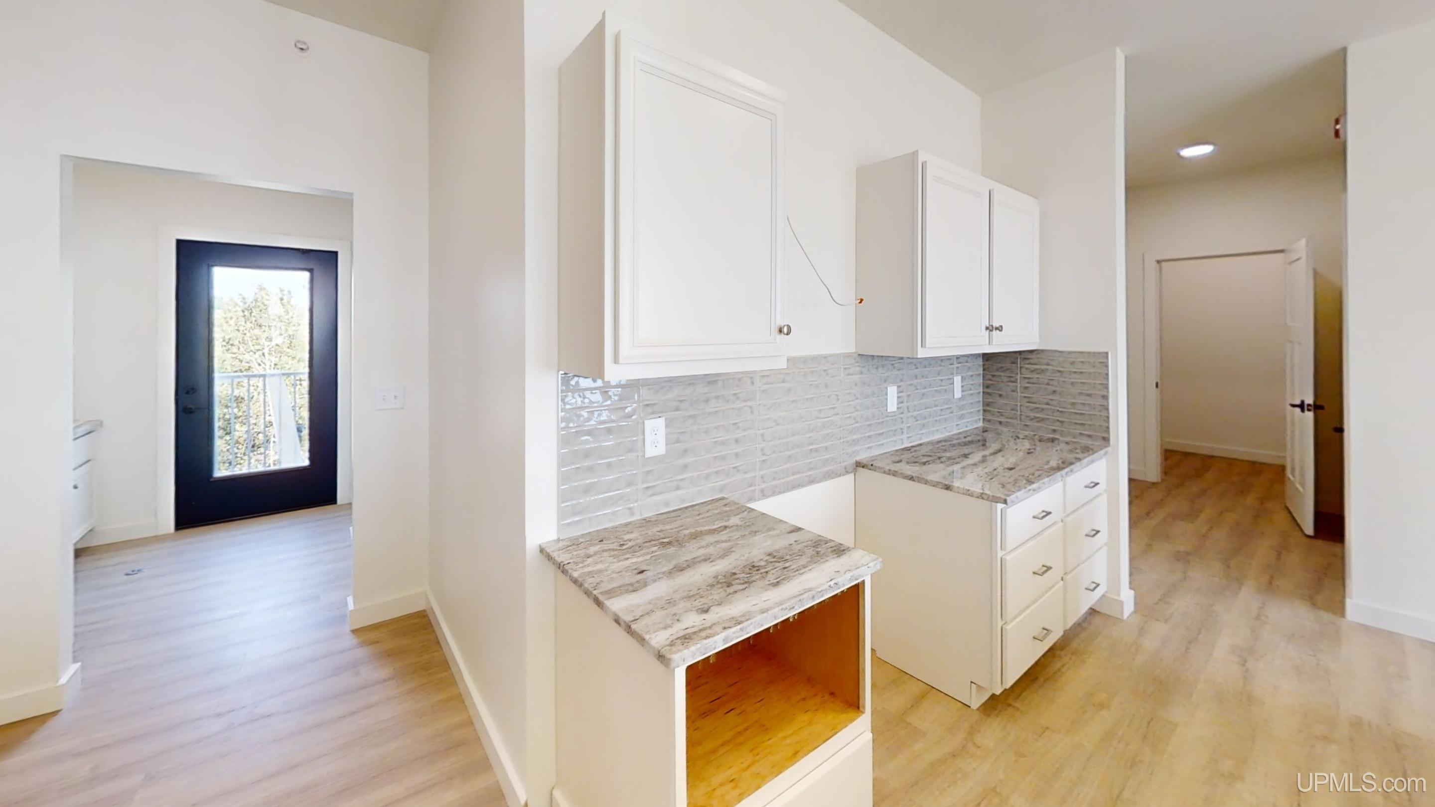 (unit 17) -2401 N Lakeshore Boulevard Property Photo 10