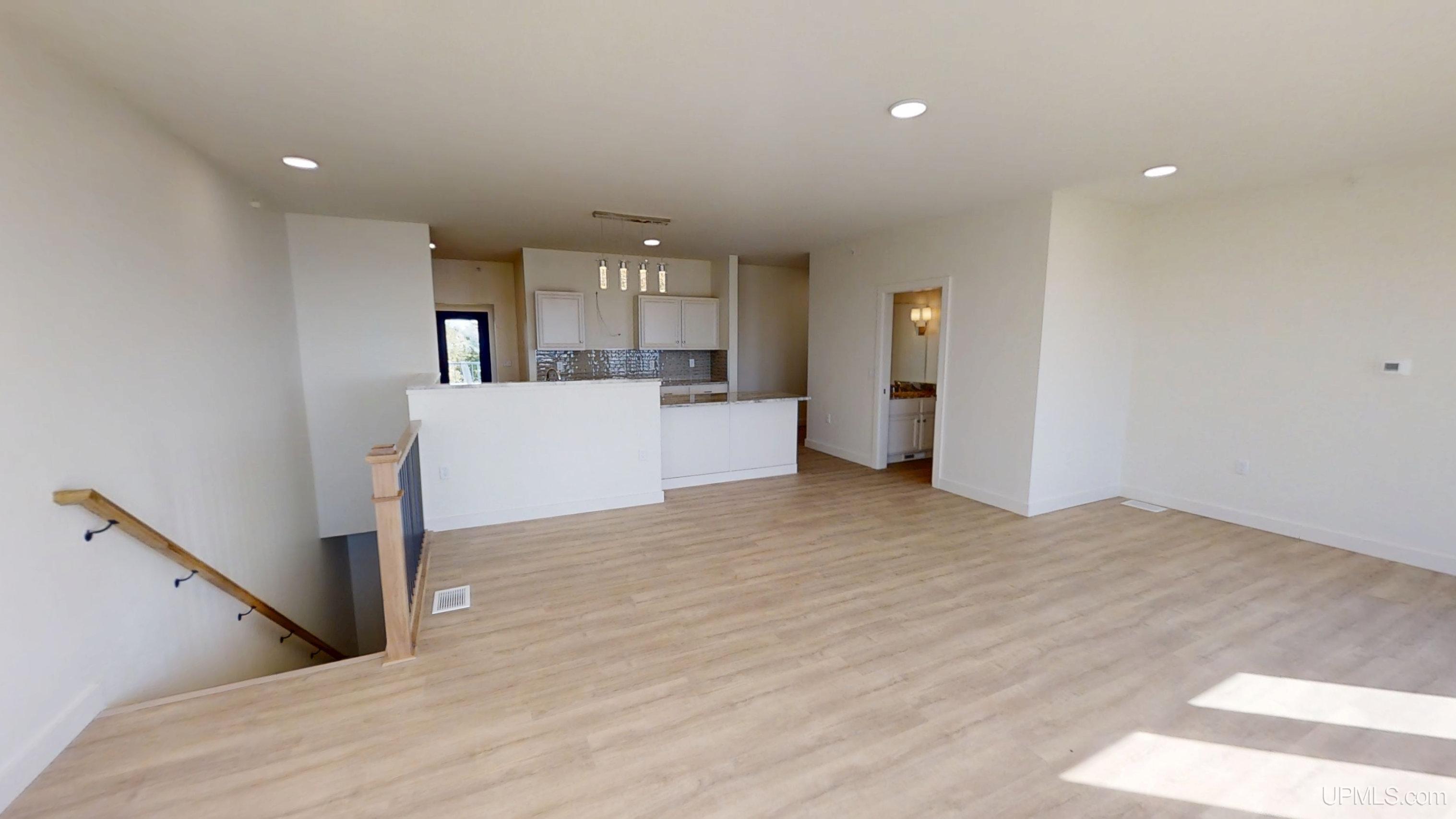 (unit 17) -2401 N Lakeshore Boulevard Property Photo 12