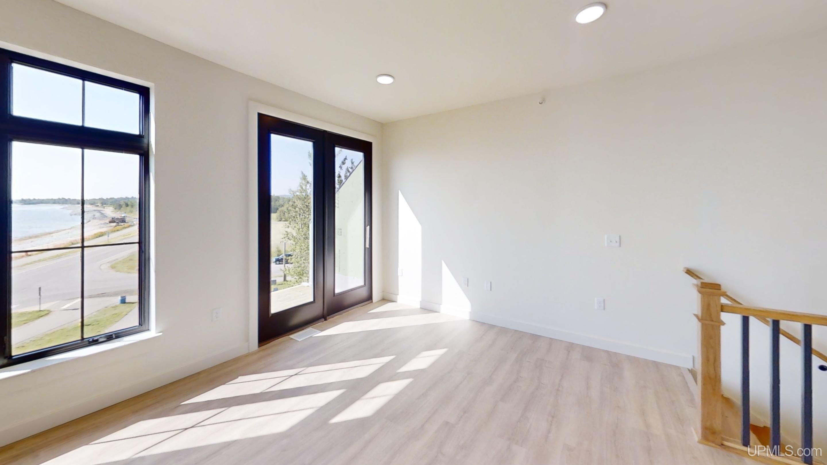 (unit 17) -2401 N Lakeshore Boulevard Property Photo 13
