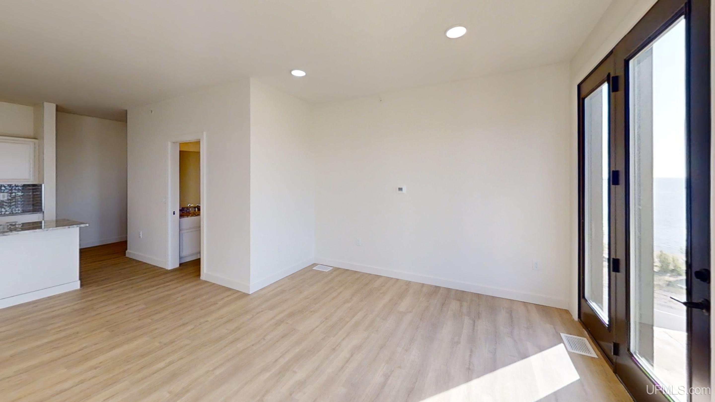 (unit 17) -2401 N Lakeshore Boulevard Property Photo 14