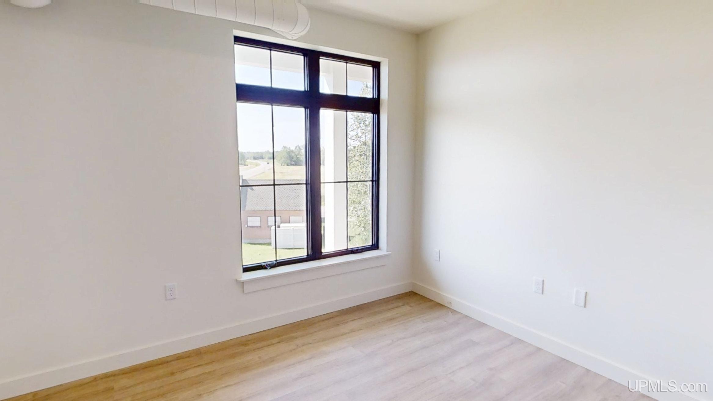(unit 17) -2401 N Lakeshore Boulevard Property Photo 16