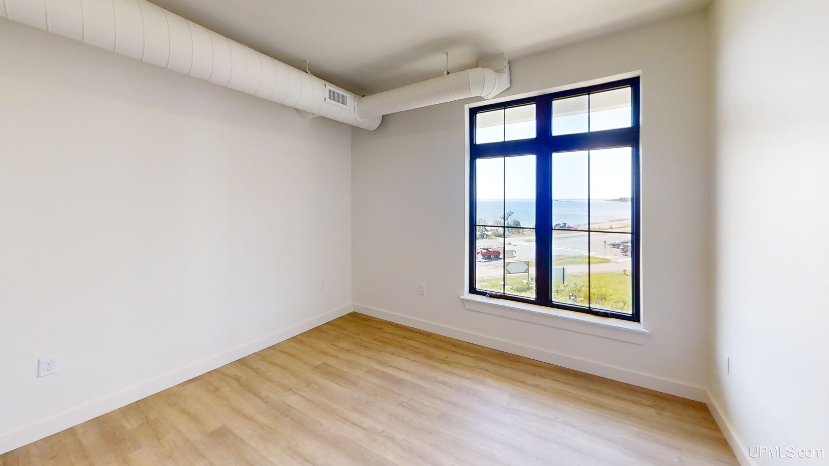 (unit 17) -2401 N Lakeshore Boulevard Property Photo 19