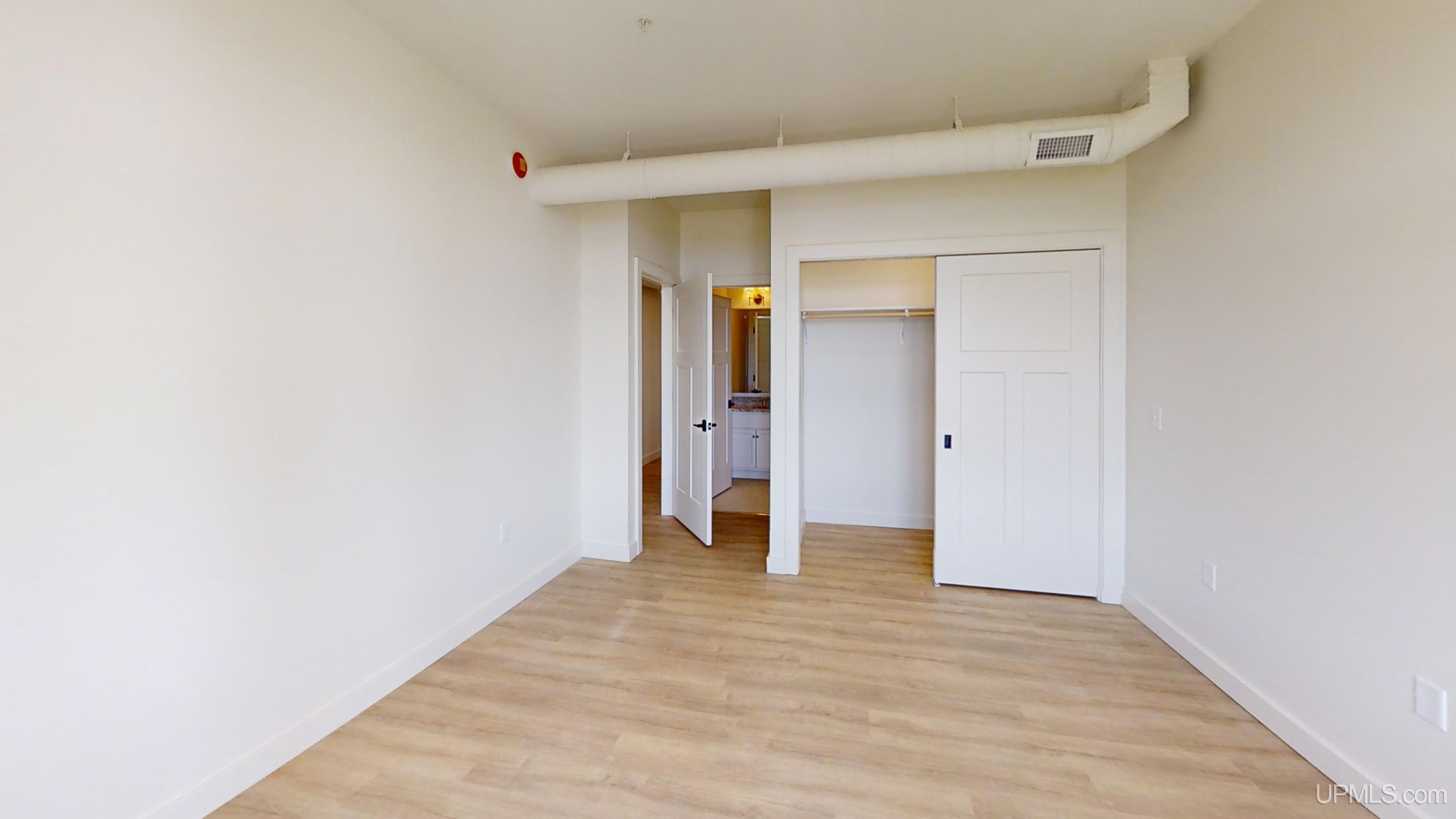 (unit 17) -2401 N Lakeshore Boulevard Property Photo 20