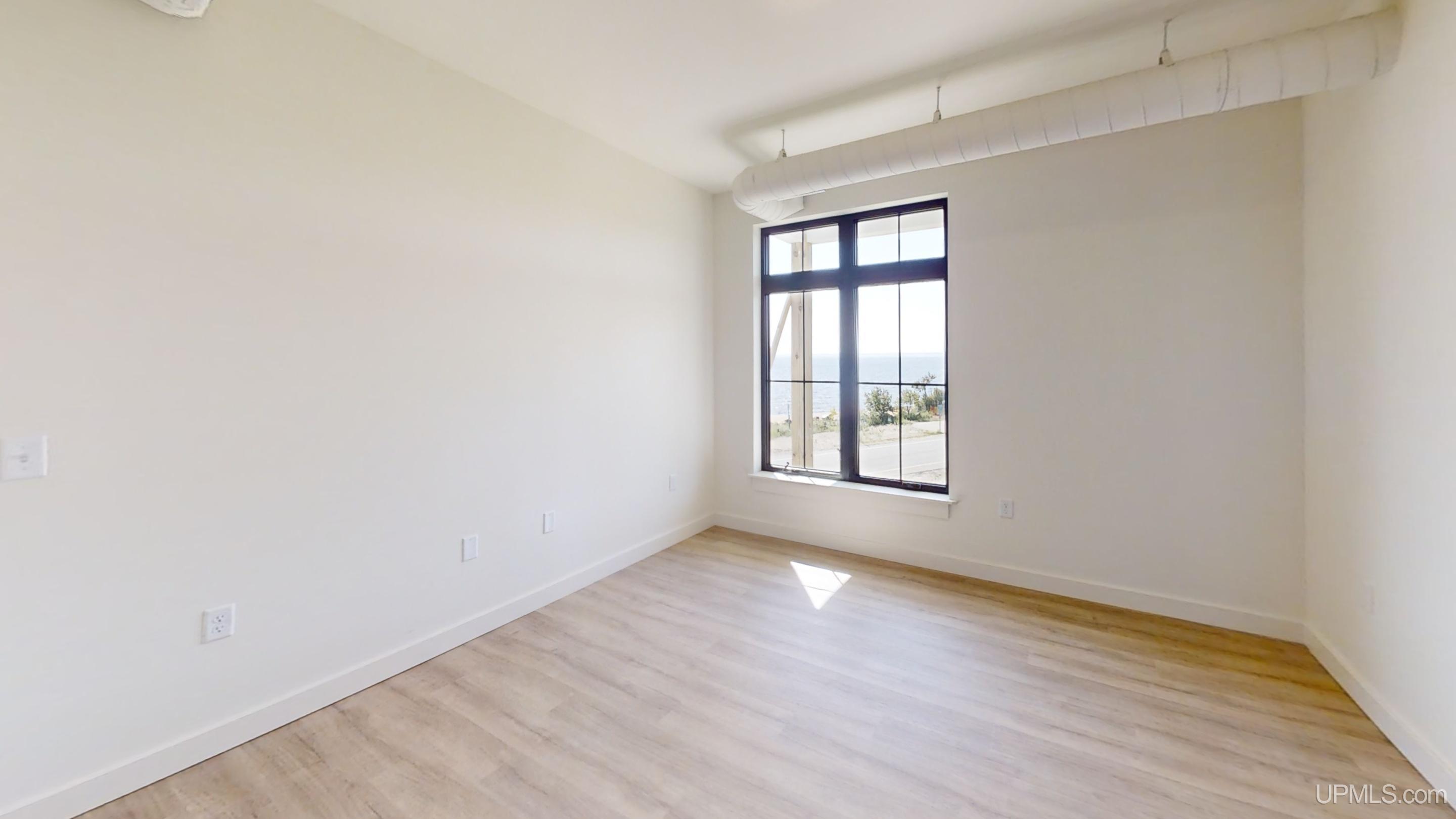 (unit 17) -2401 N Lakeshore Boulevard Property Photo 21