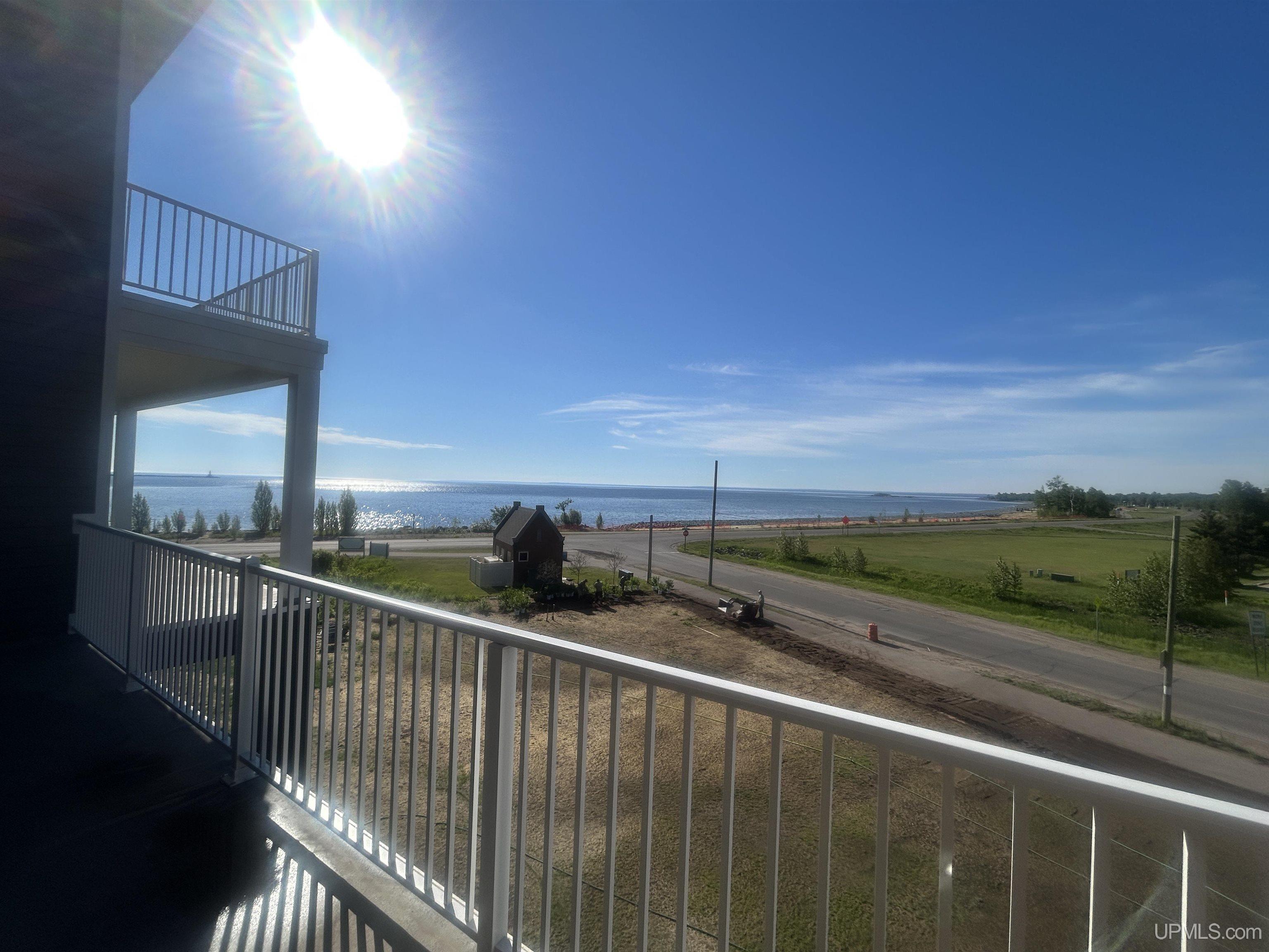 (unit 18) -2401 N Lakeshore Boulevard Property Photo 4