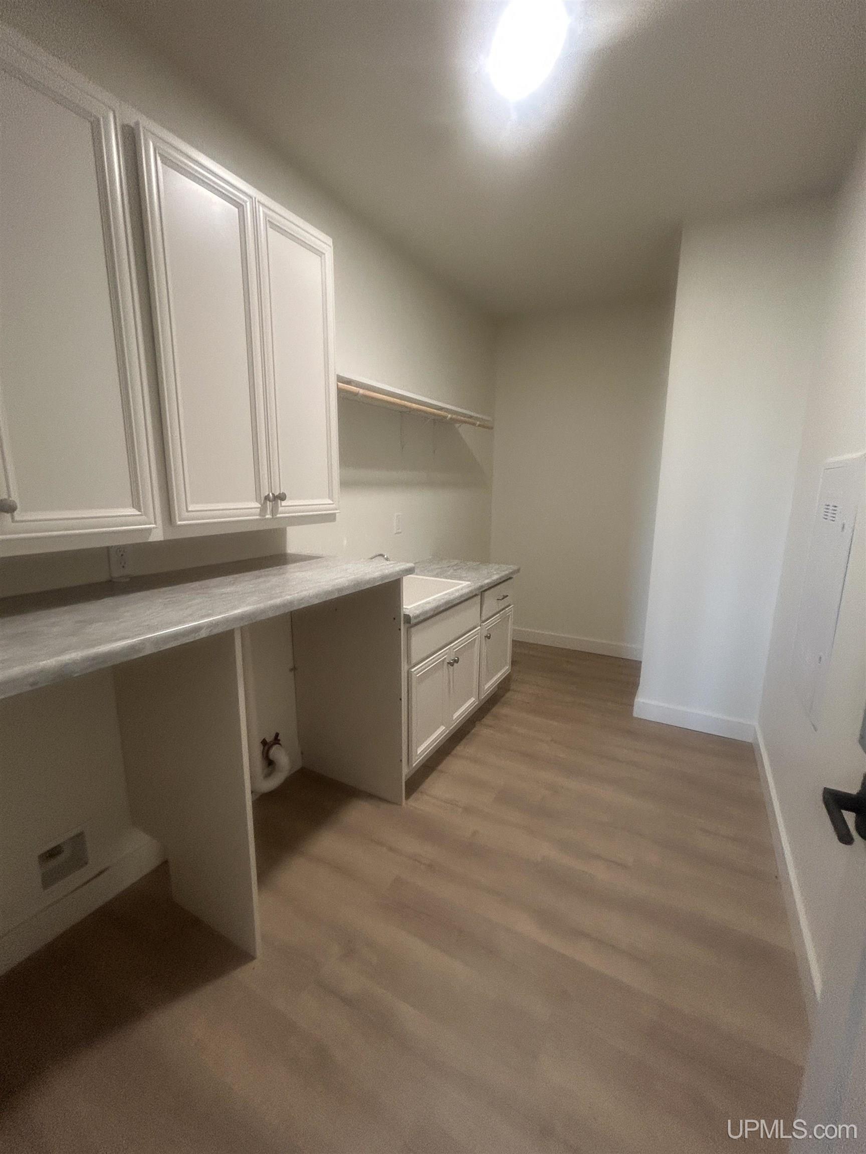 (unit 18) -2401 N Lakeshore Boulevard Property Photo 8