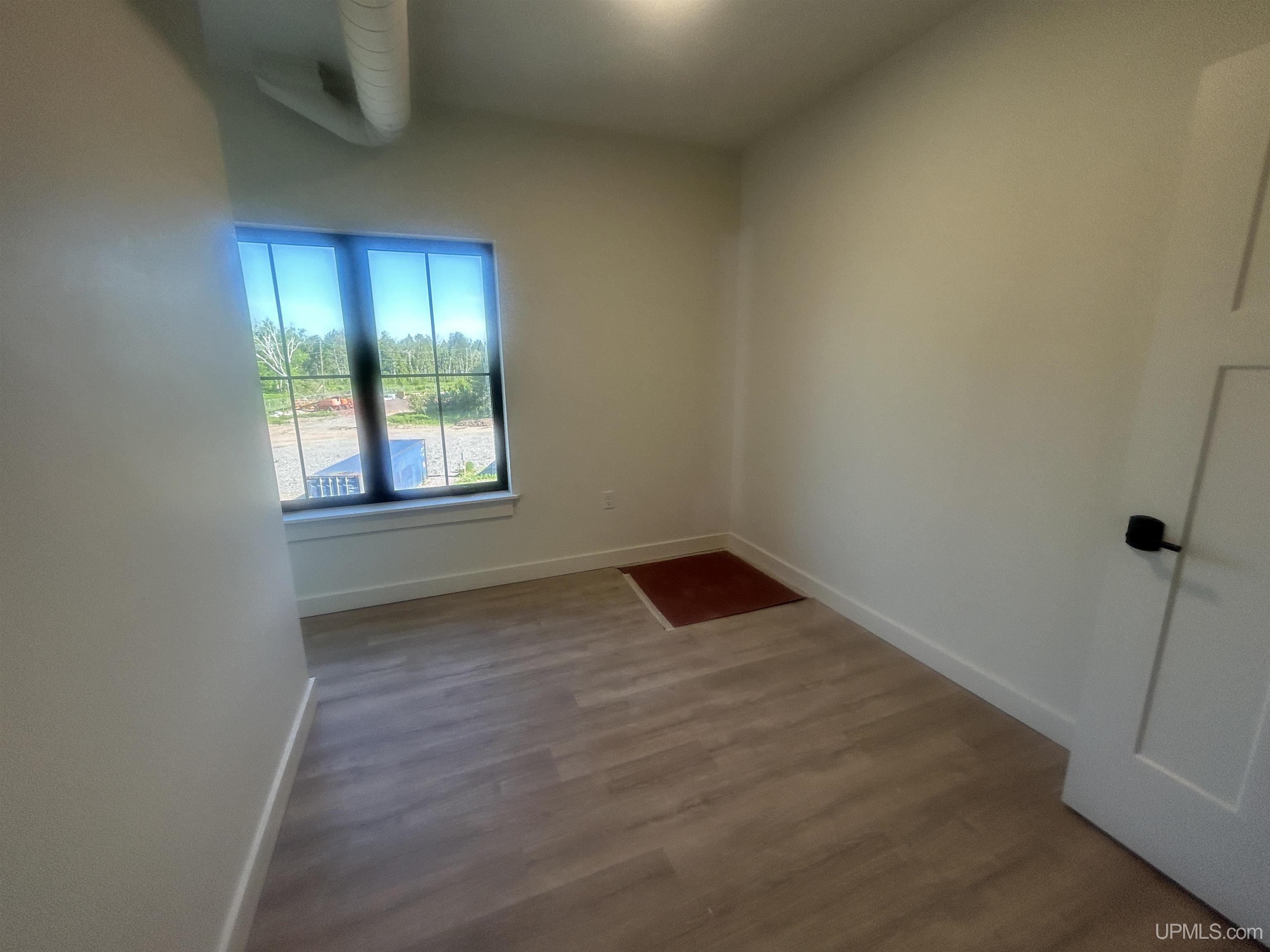 (unit 18) -2401 N Lakeshore Boulevard Property Photo 9
