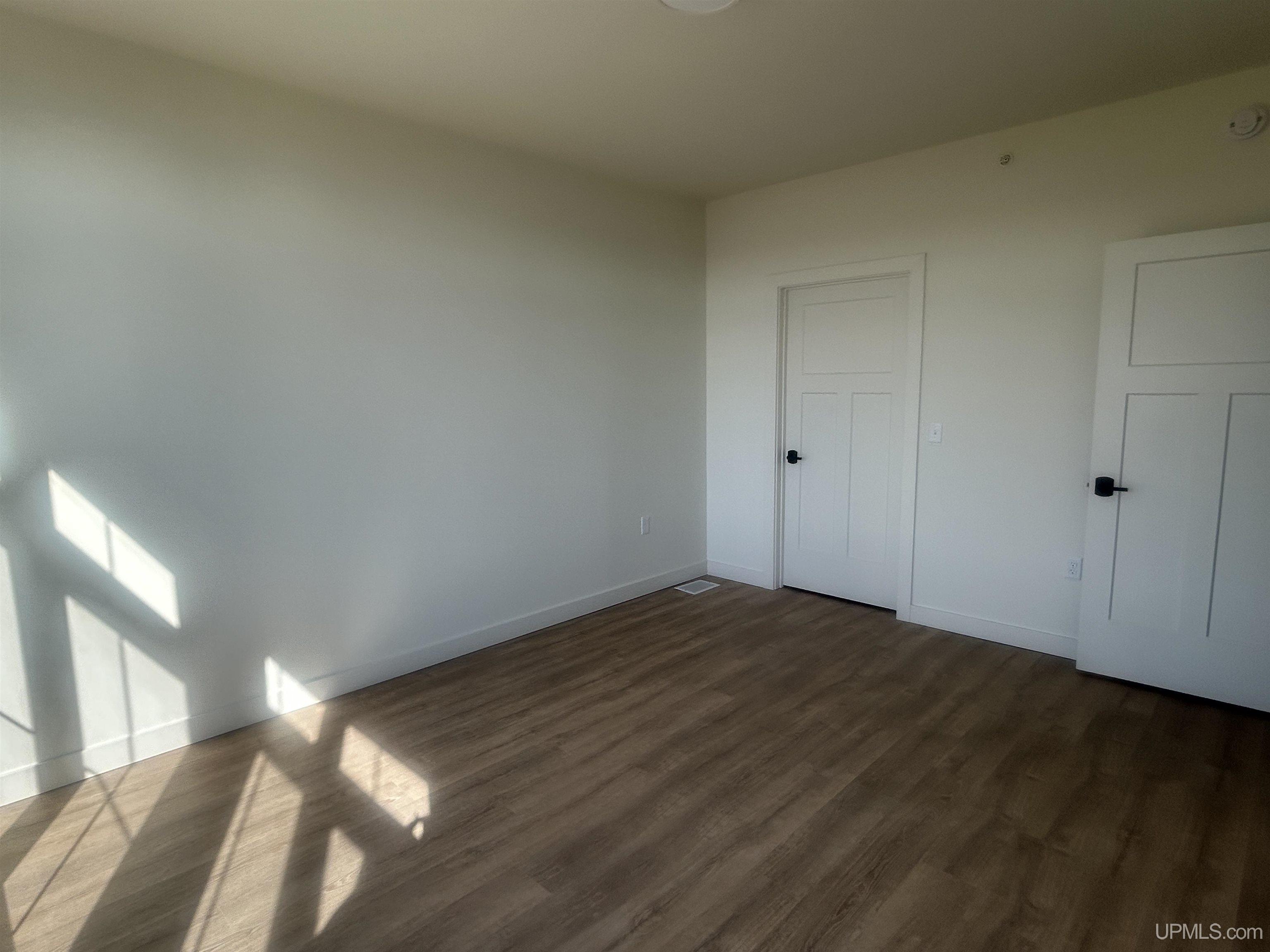 (unit 18) -2401 N Lakeshore Boulevard Property Photo 11