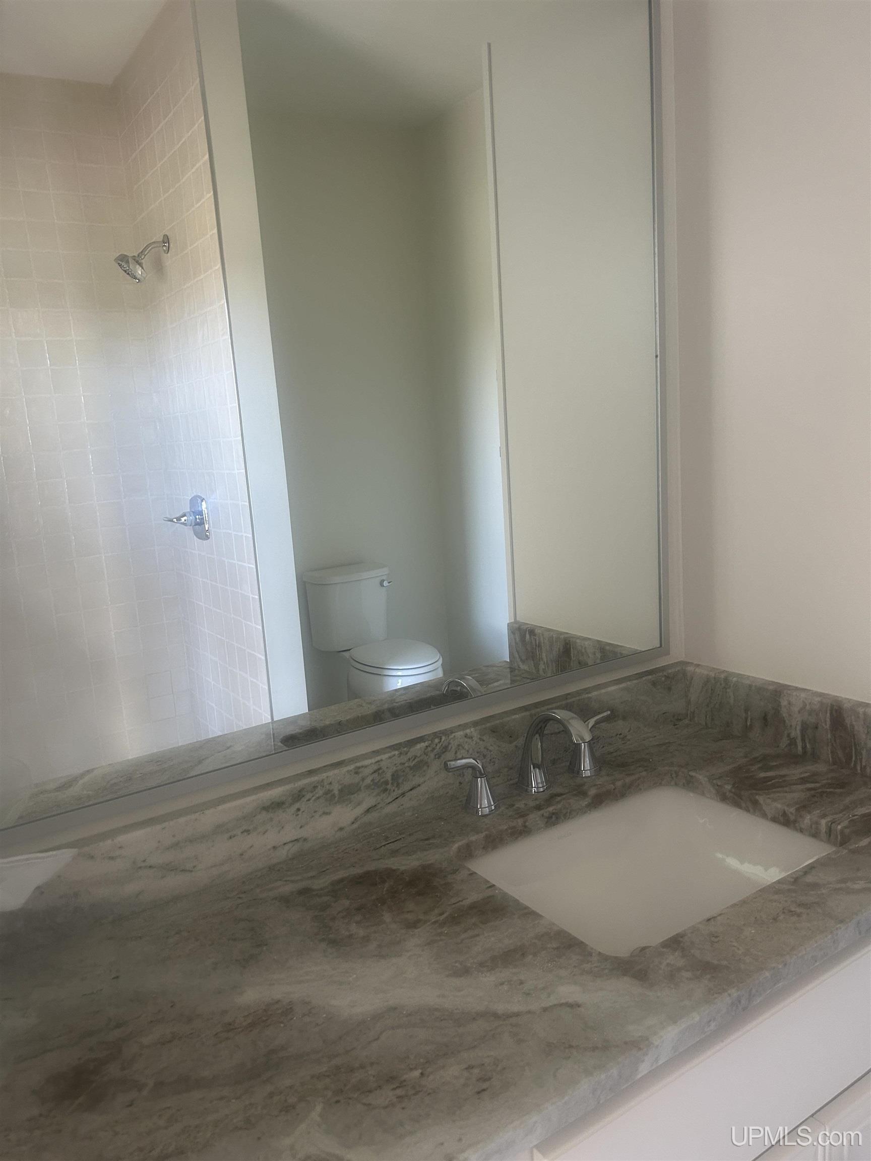 (unit 18) -2401 N Lakeshore Boulevard Property Photo 12