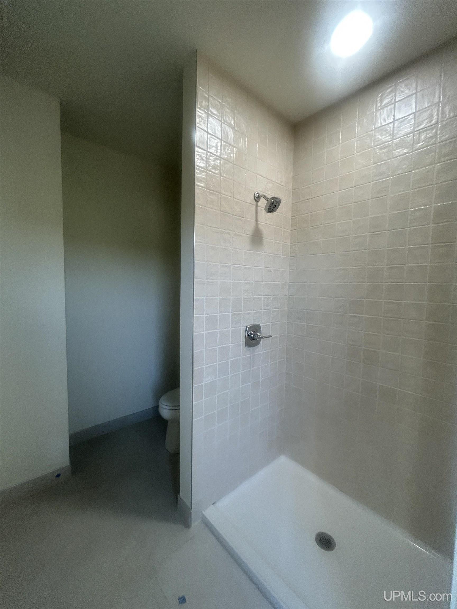(unit 18) -2401 N Lakeshore Boulevard Property Photo 13