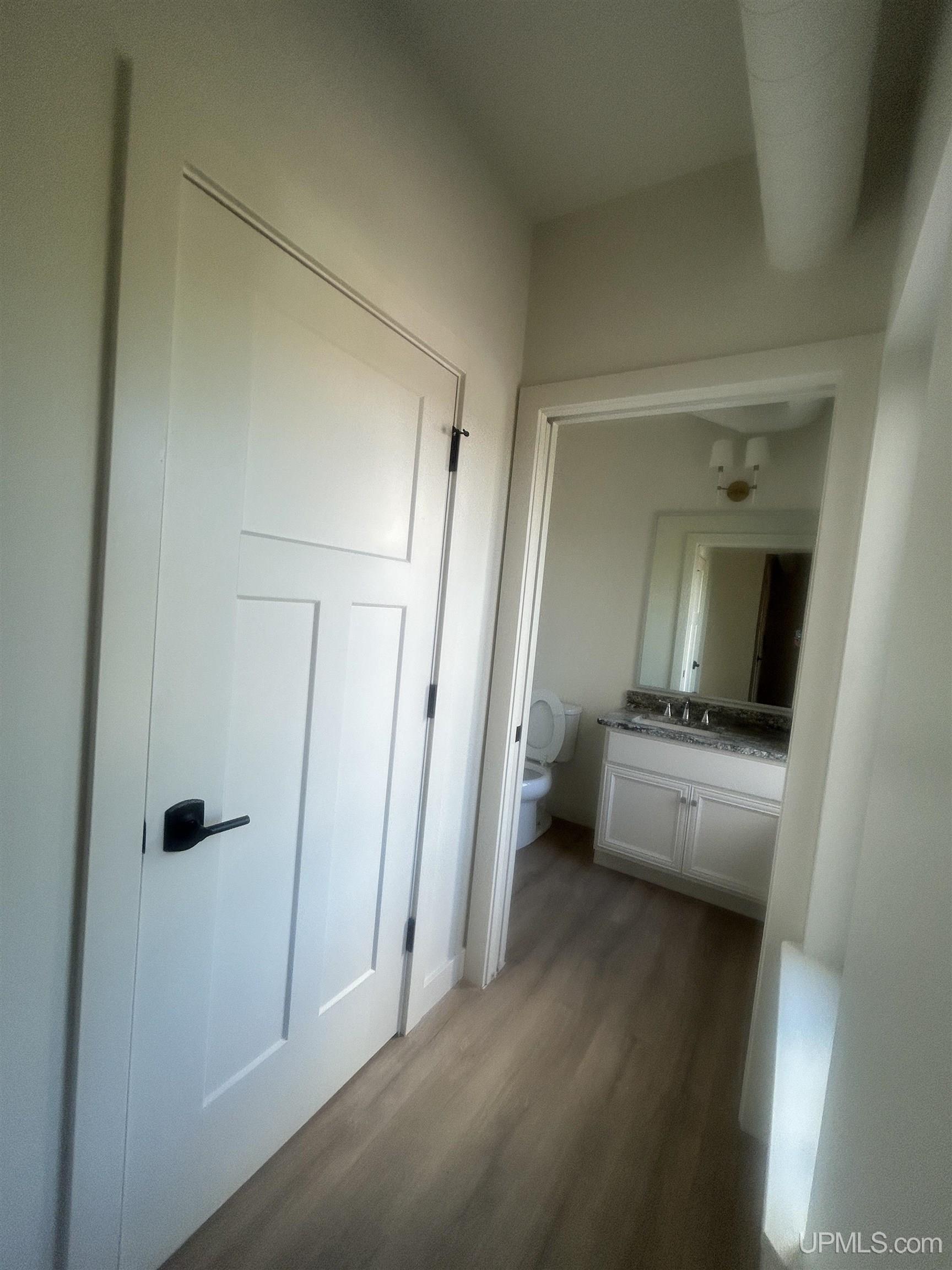 (unit 18) -2401 N Lakeshore Boulevard Property Photo 14