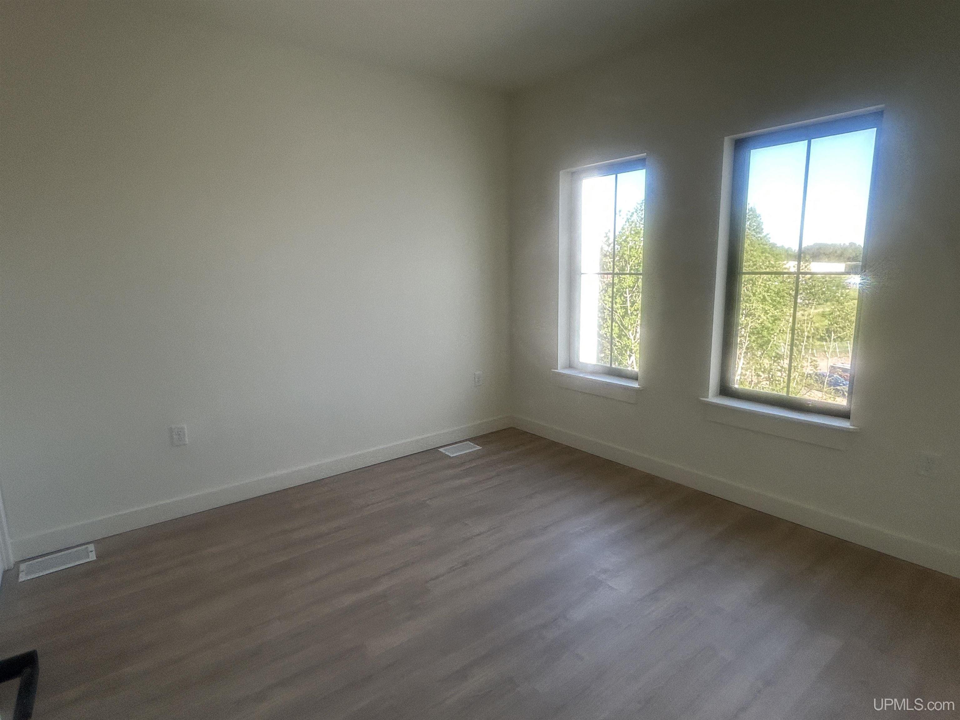 (unit 18) -2401 N Lakeshore Boulevard Property Photo 15