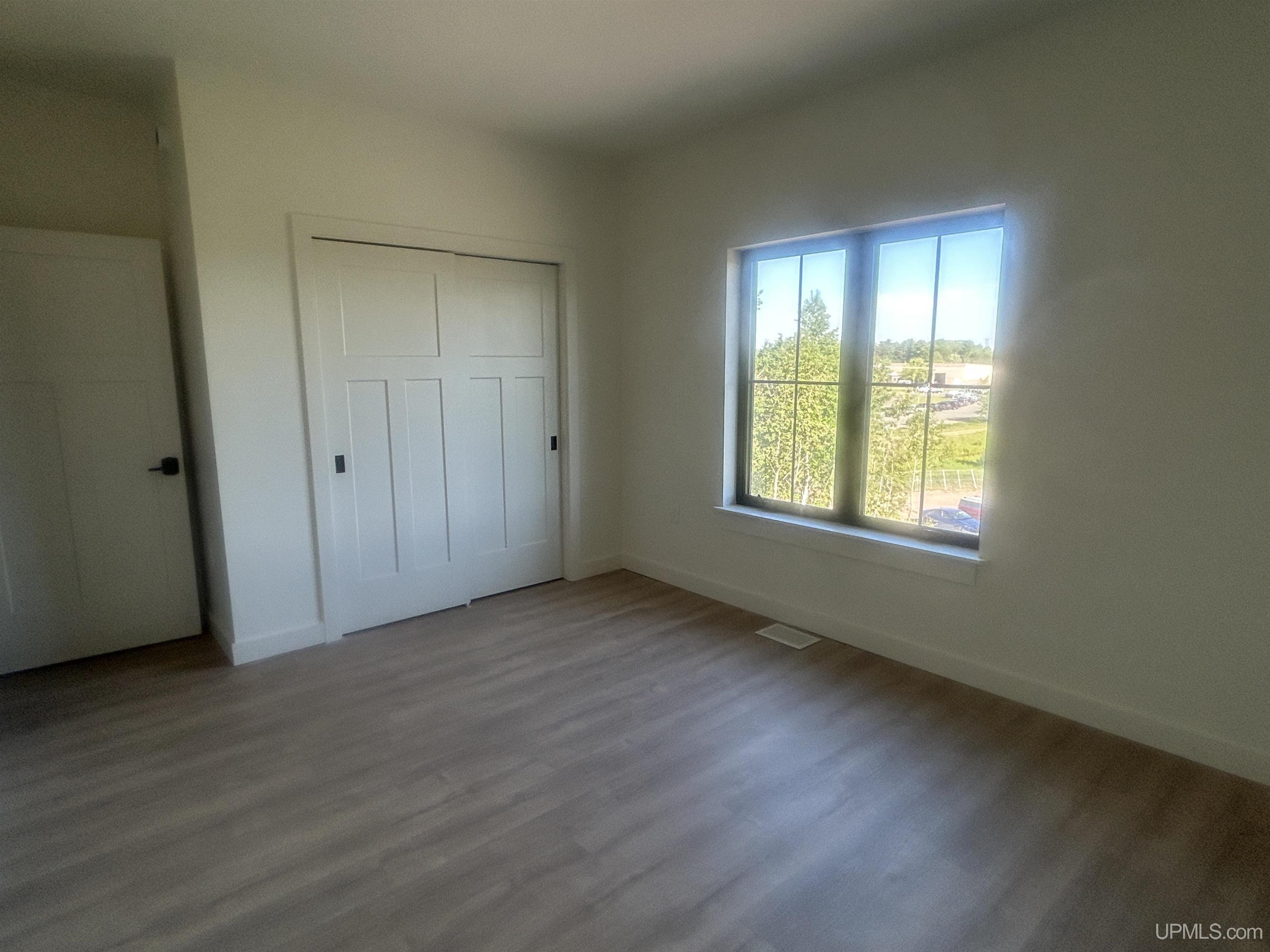 (unit 18) -2401 N Lakeshore Boulevard Property Photo 16