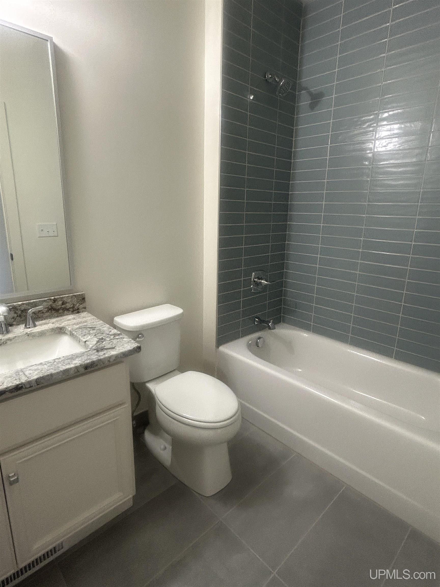 (unit 18) -2401 N Lakeshore Boulevard Property Photo 18