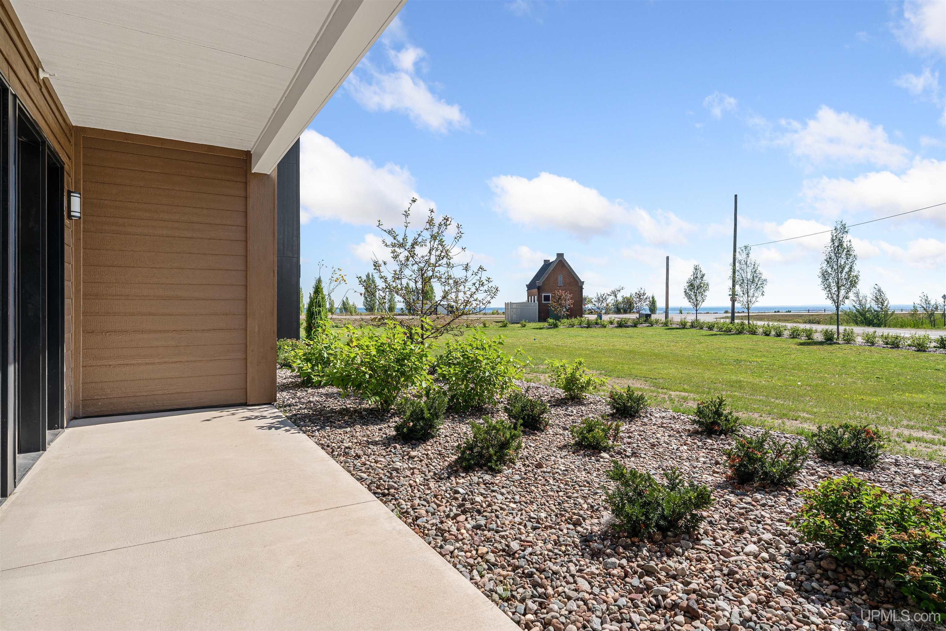 (unit 19) -2401 N Lakeshore Boulevard Property Photo 6