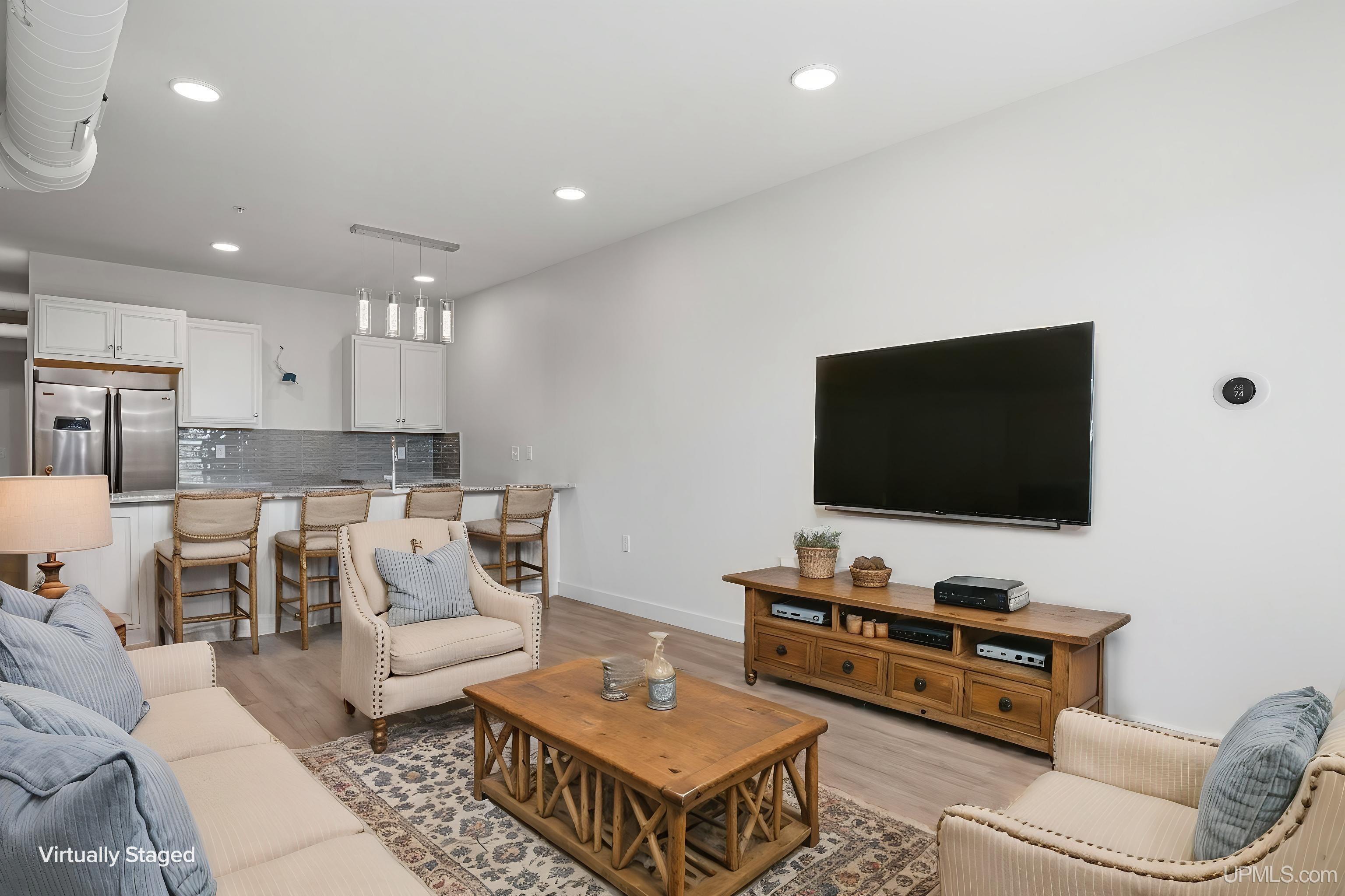 (unit 19) -2401 N Lakeshore Boulevard Property Photo 8