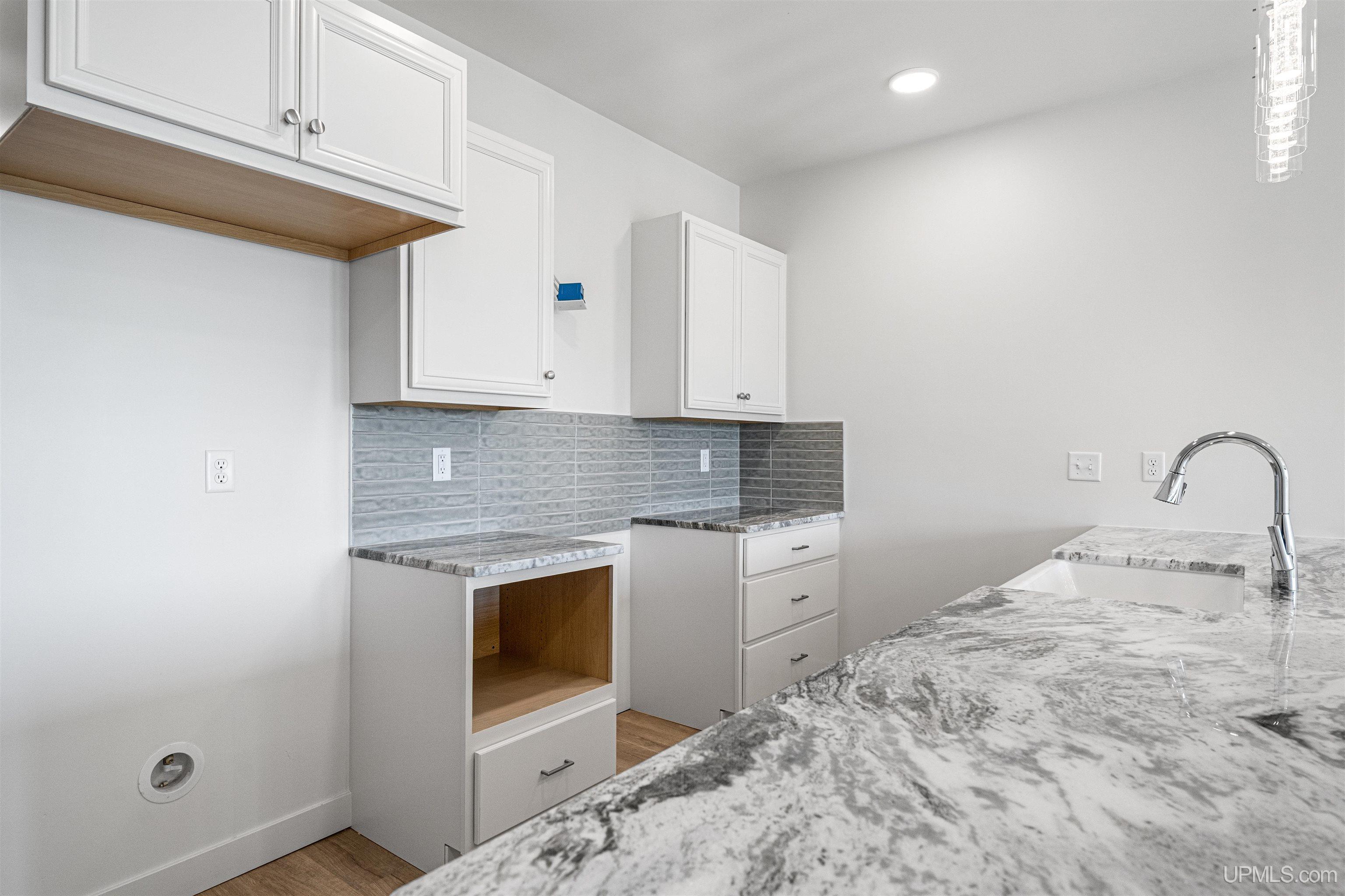 (unit 19) -2401 N Lakeshore Boulevard Property Photo 11