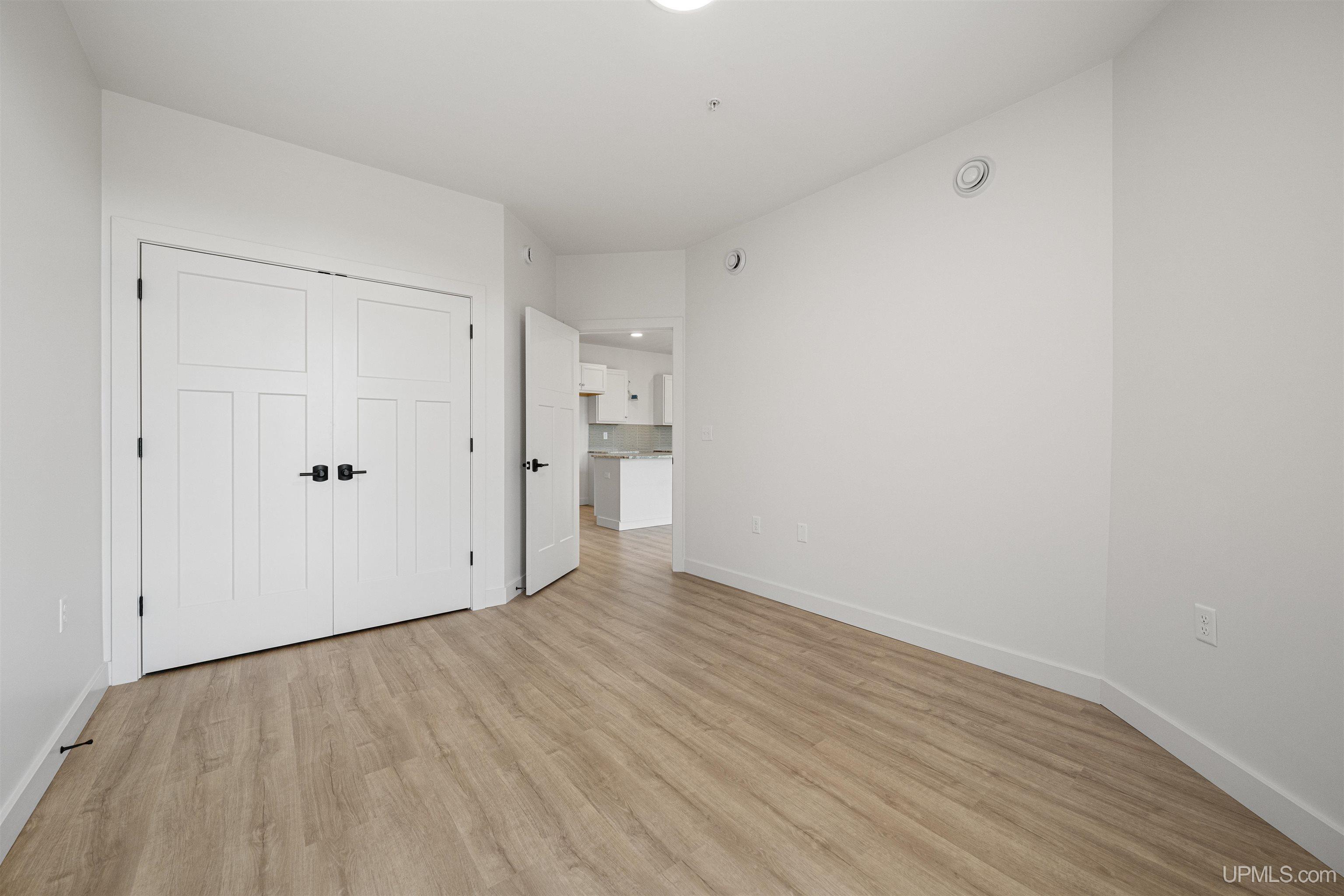 (unit 19) -2401 N Lakeshore Boulevard Property Photo 15