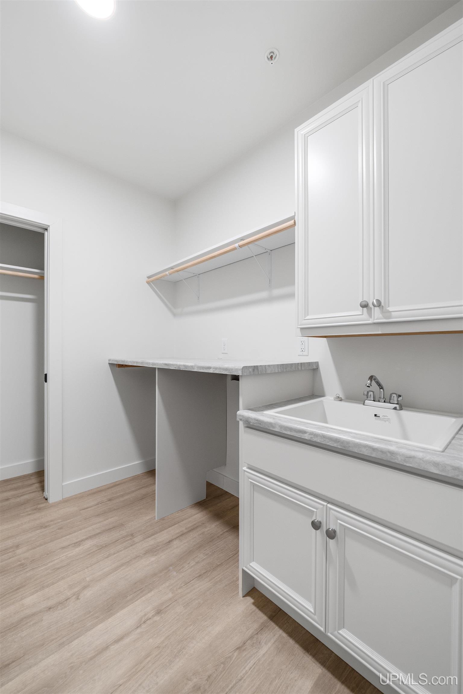 (unit 19) -2401 N Lakeshore Boulevard Property Photo 16