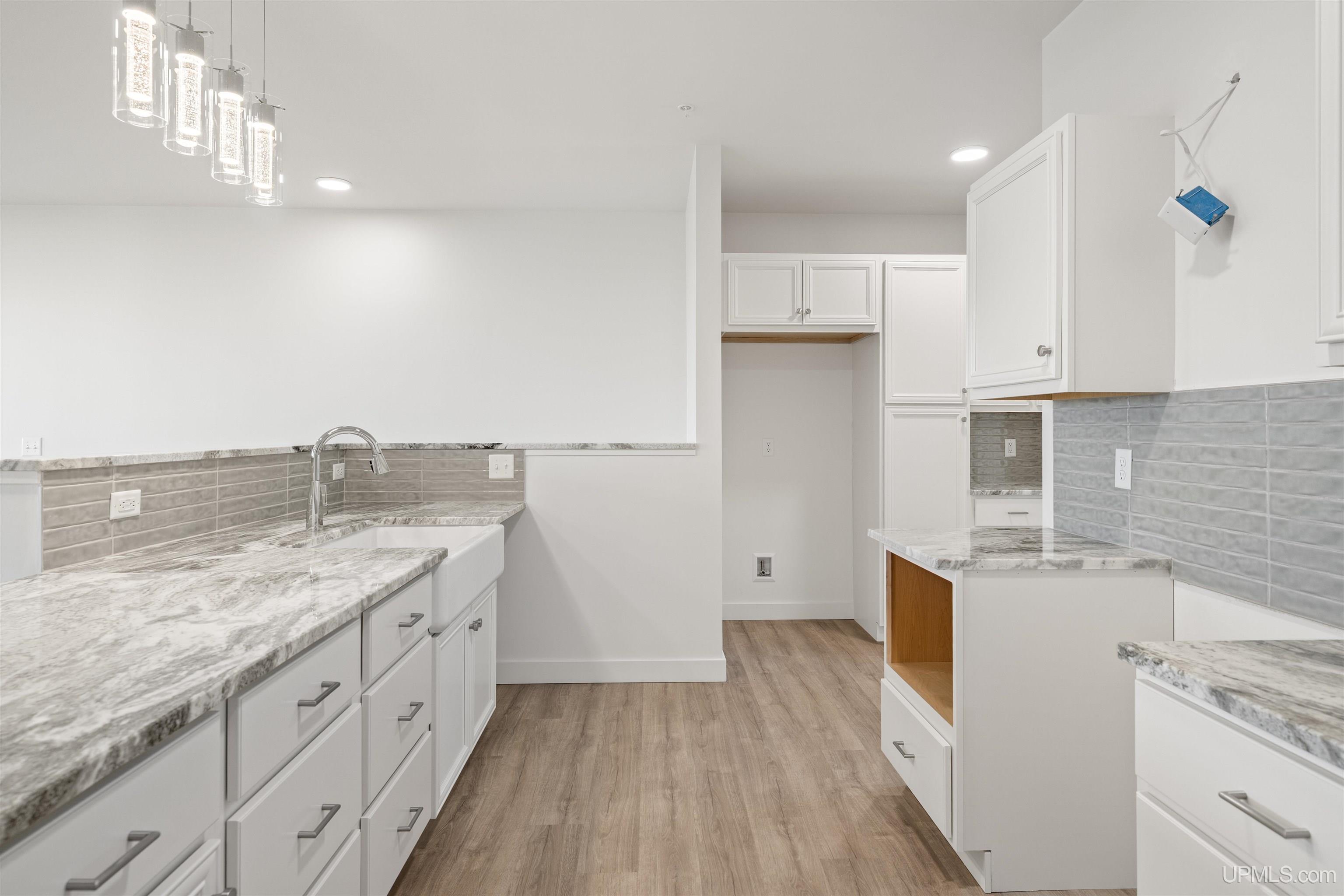 (unit 20) -2401 N Lakeshore Boulevard Property Photo 4