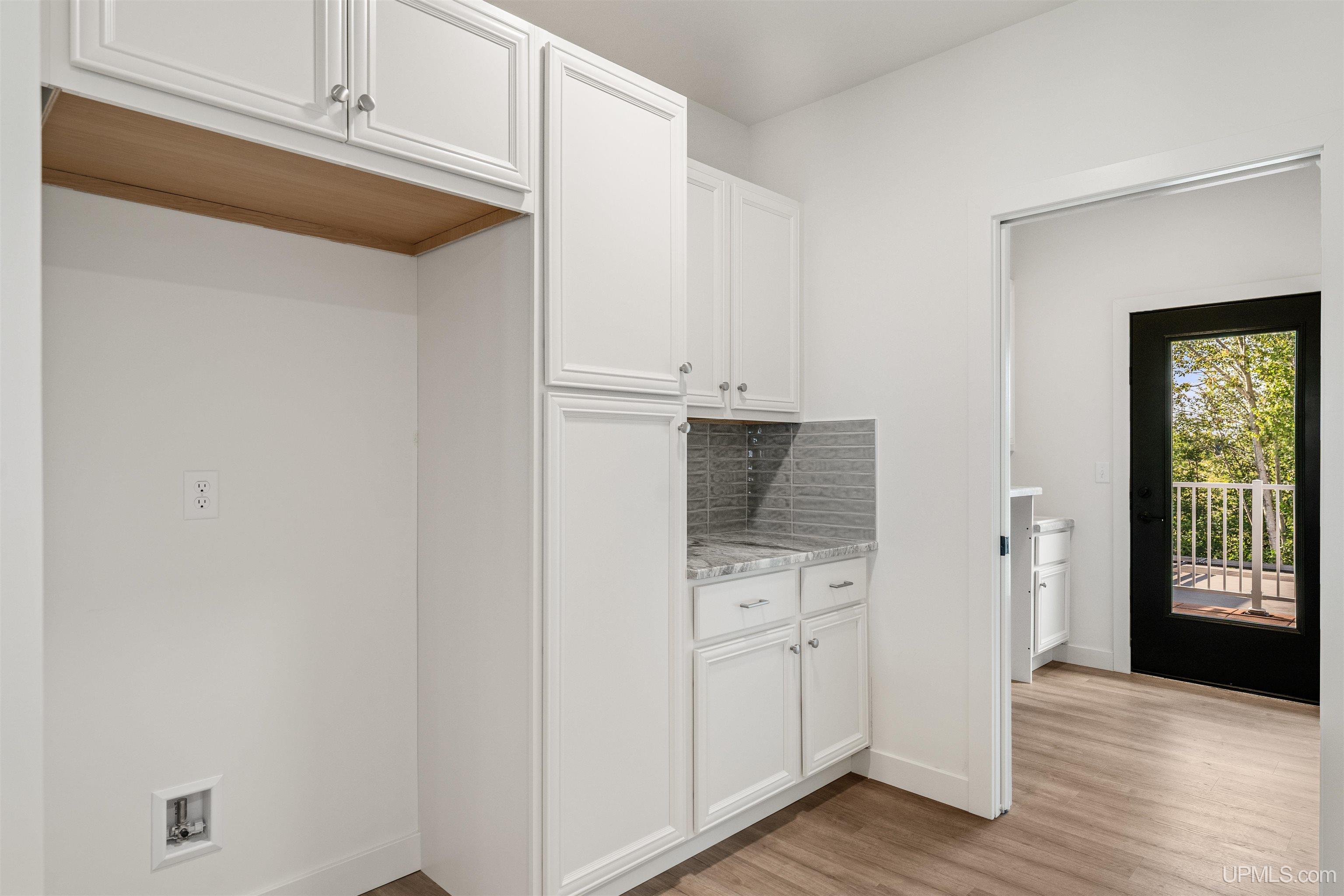 (unit 20) -2401 N Lakeshore Boulevard Property Photo 5