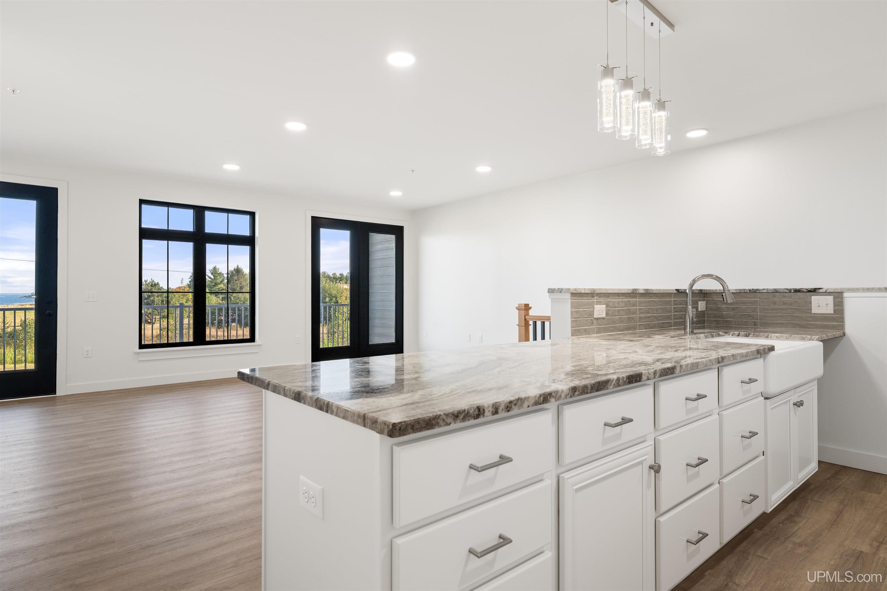 (unit 20) -2401 N Lakeshore Boulevard Property Photo 6