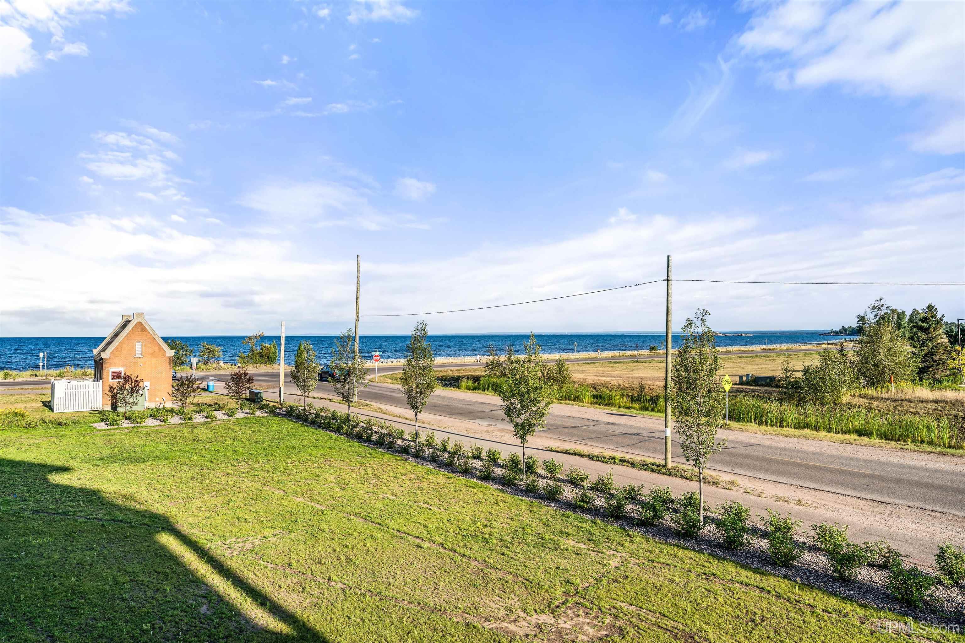 (unit 20) -2401 N Lakeshore Boulevard Property Photo 13