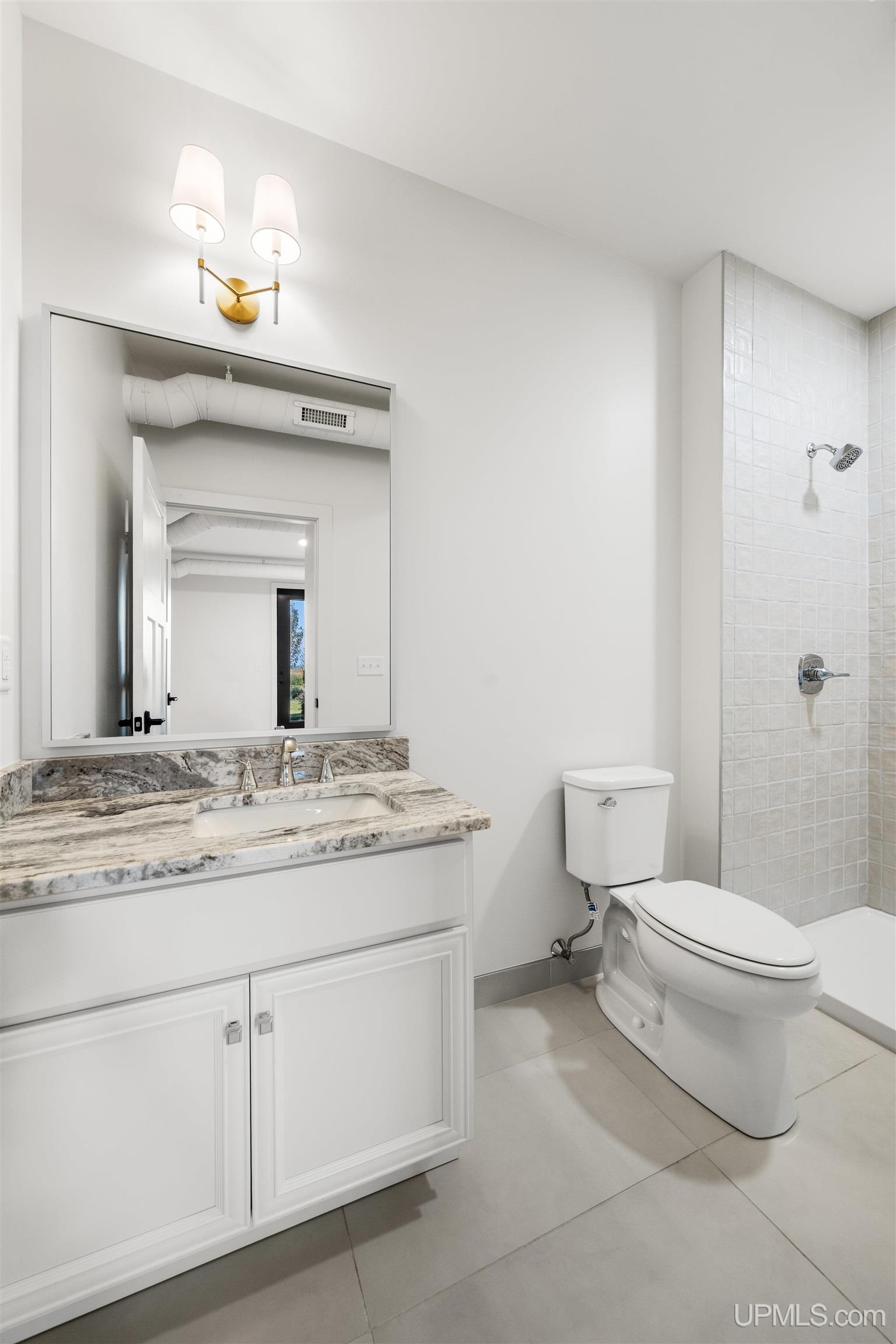 (unit 20) -2401 N Lakeshore Boulevard Property Photo 19