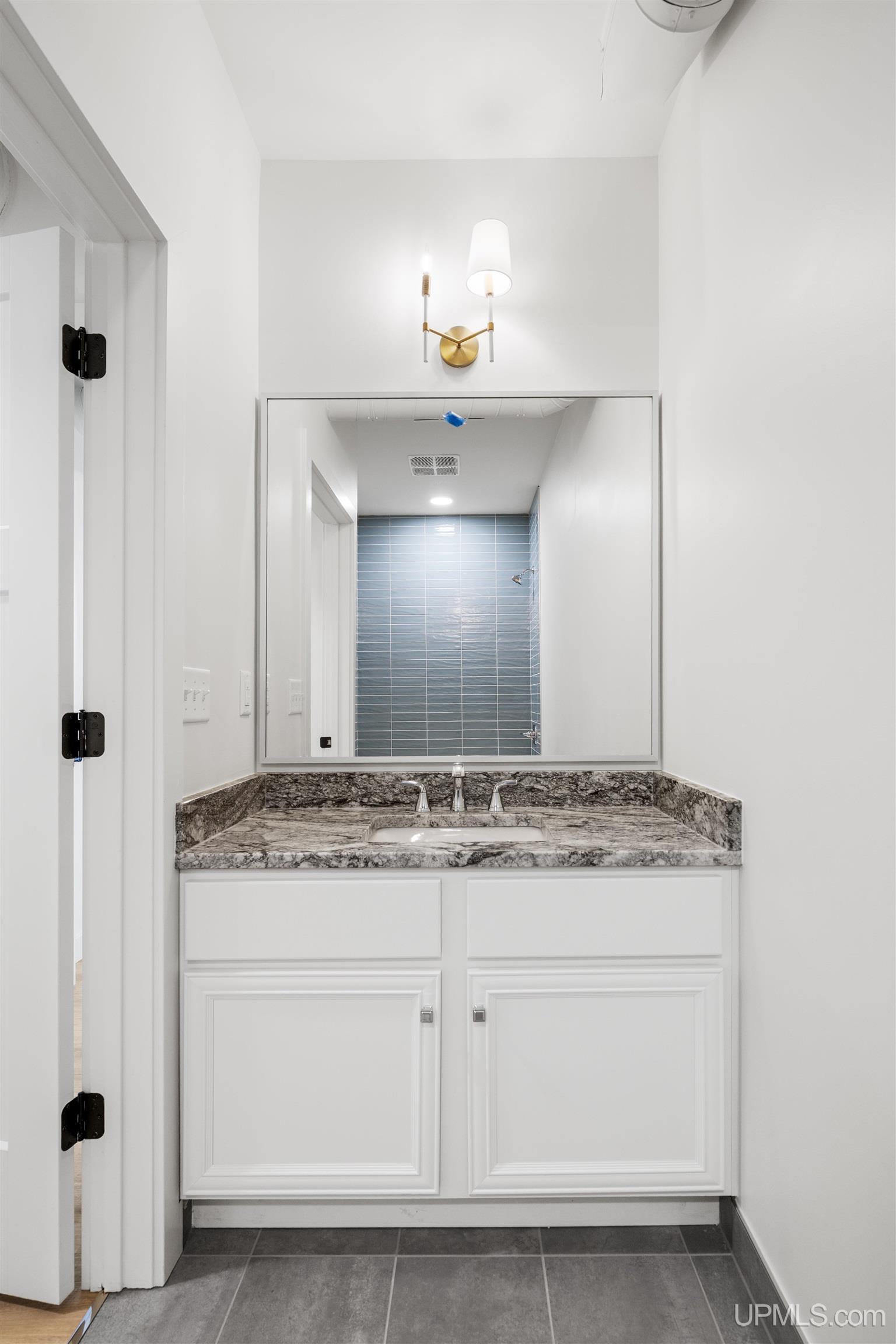 (unit 20) -2401 N Lakeshore Boulevard Property Photo 23