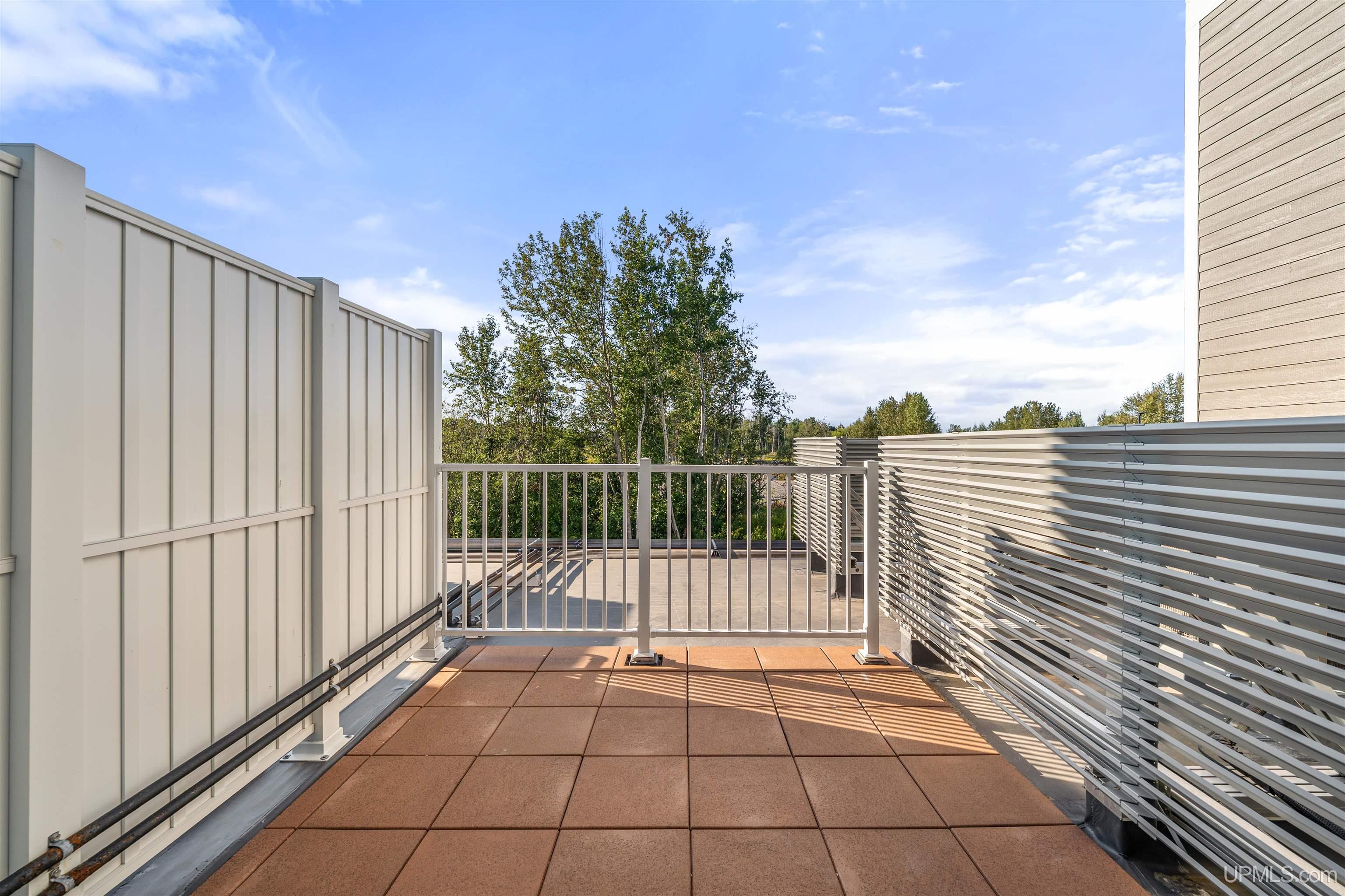 (unit 20) -2401 N Lakeshore Boulevard Property Photo 26