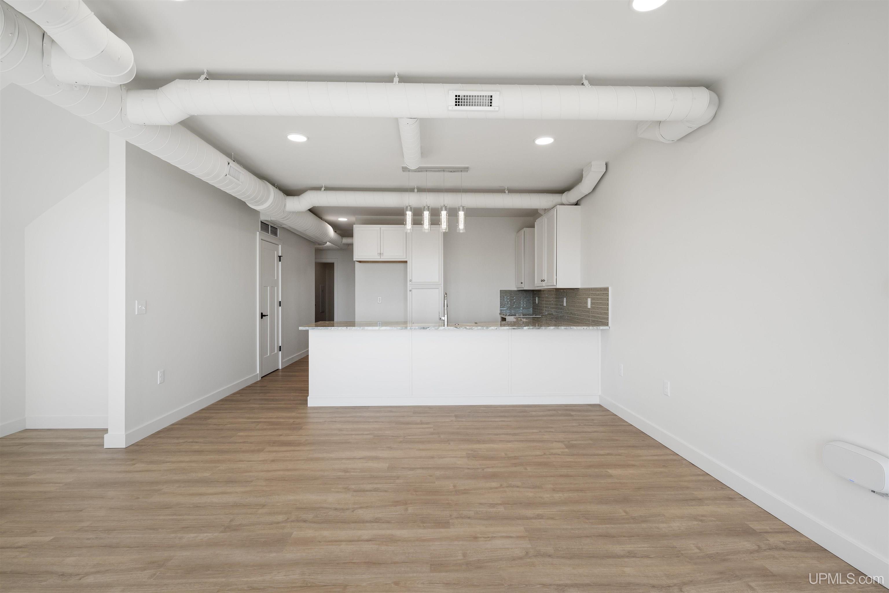 (unit 22) -2401 N Lakeshore Boulevard Property Photo 7