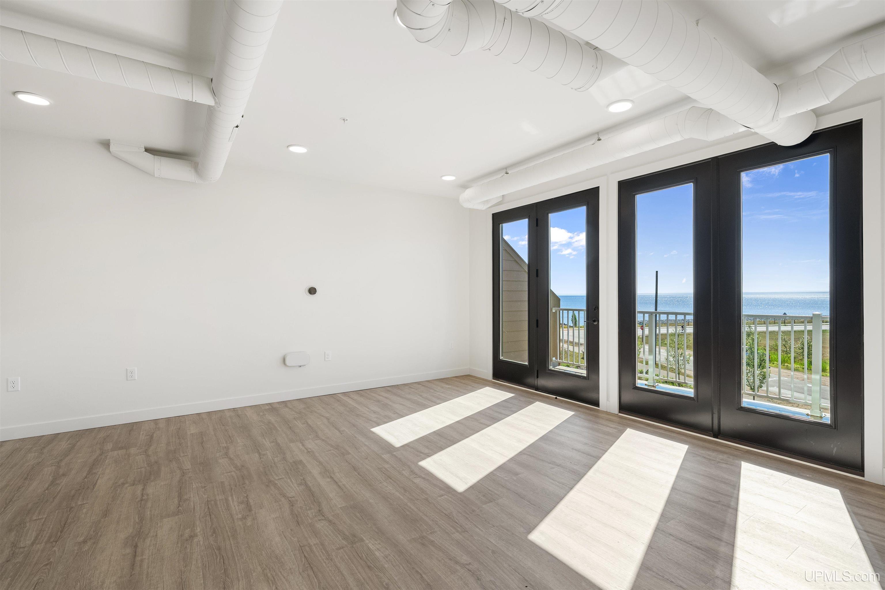 (unit 22) -2401 N Lakeshore Boulevard Property Photo 10