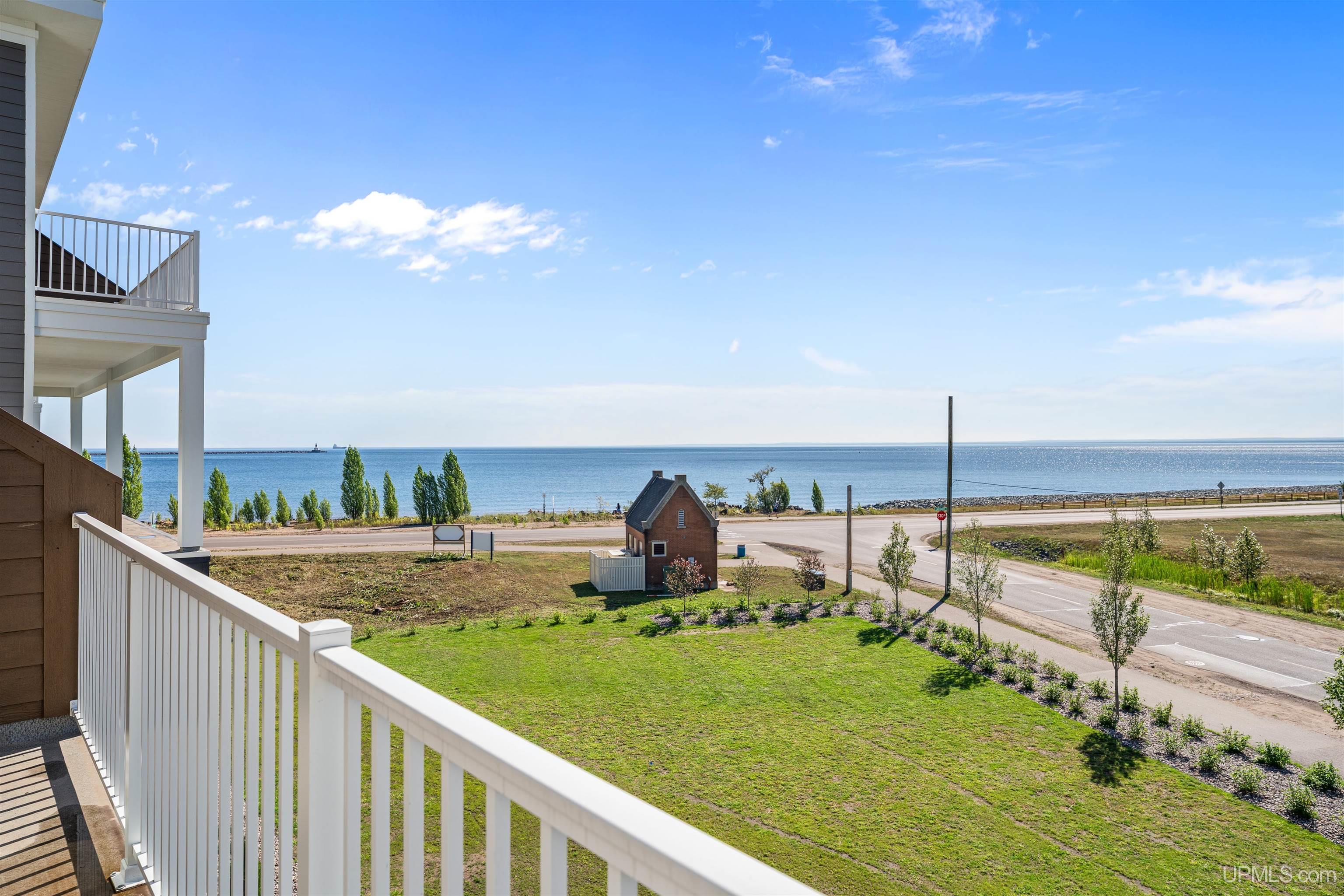 (unit 22) -2401 N Lakeshore Boulevard Property Photo 11