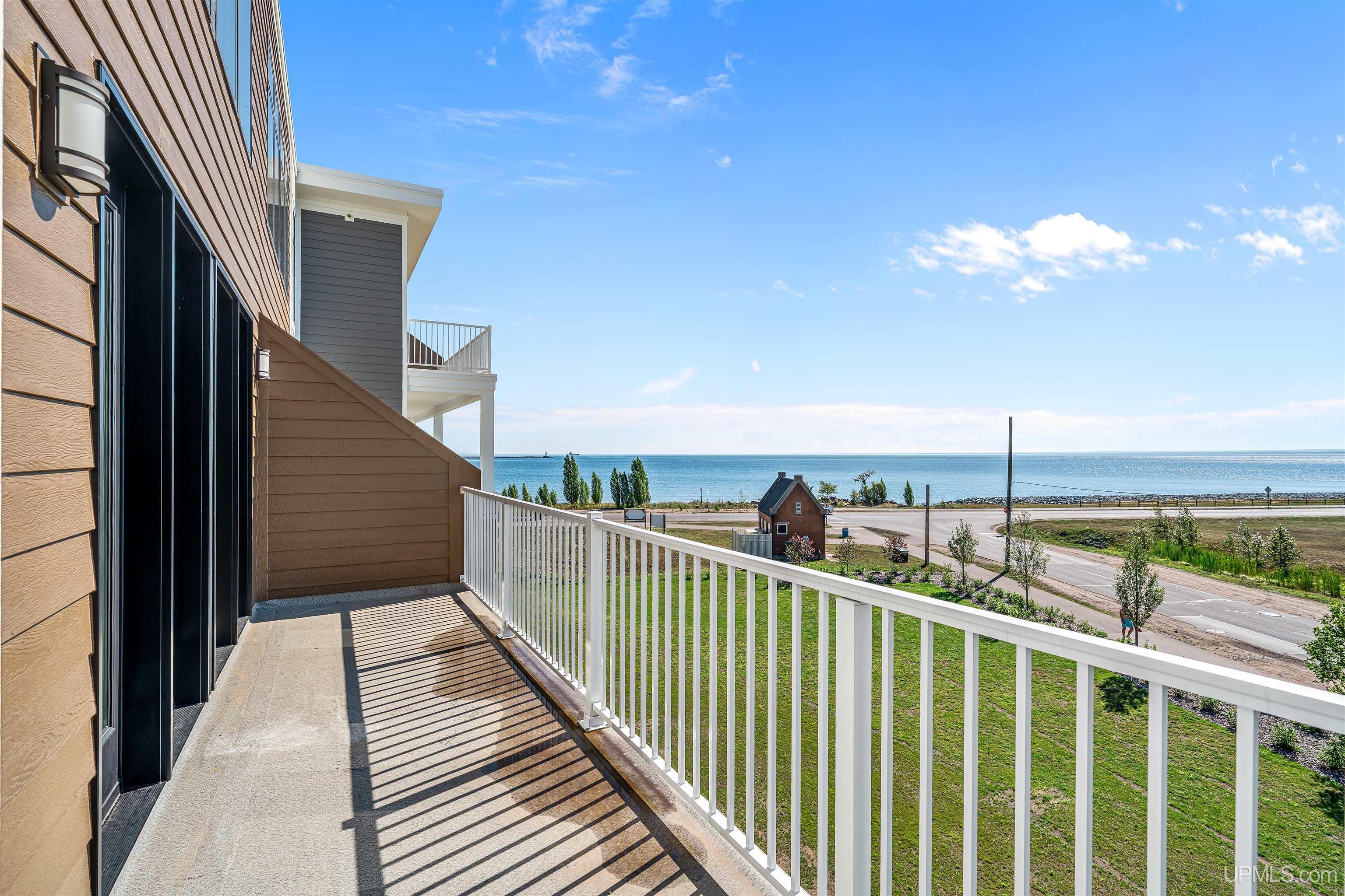 (unit 22) -2401 N Lakeshore Boulevard Property Photo 12