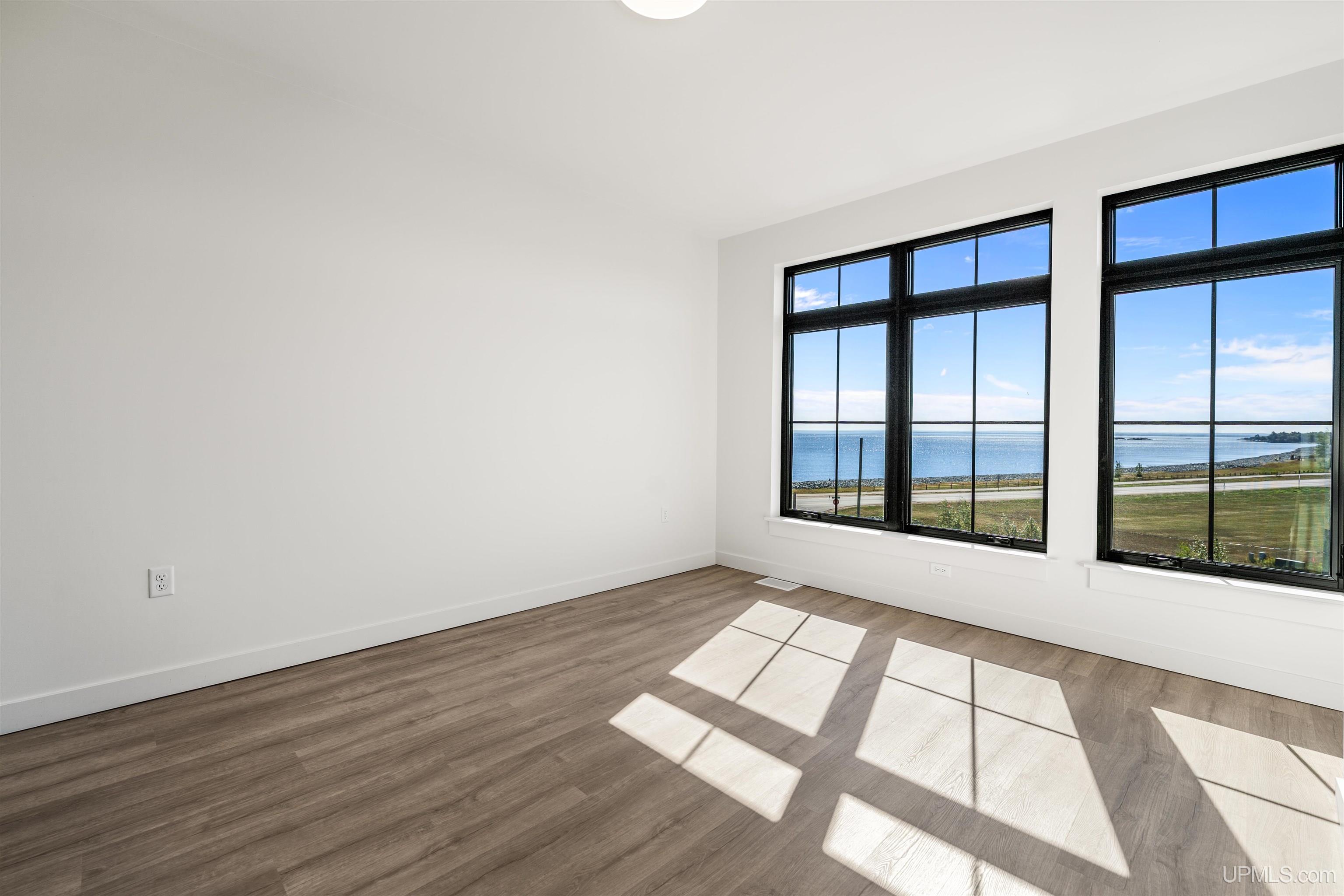 (unit 22) -2401 N Lakeshore Boulevard Property Photo 18