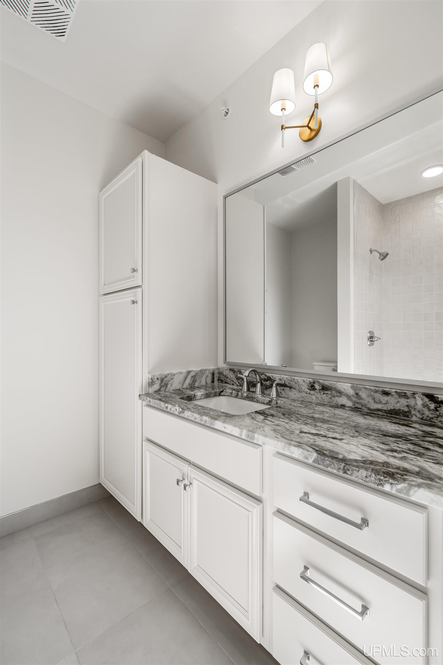 (unit 22) -2401 N Lakeshore Boulevard Property Photo 21