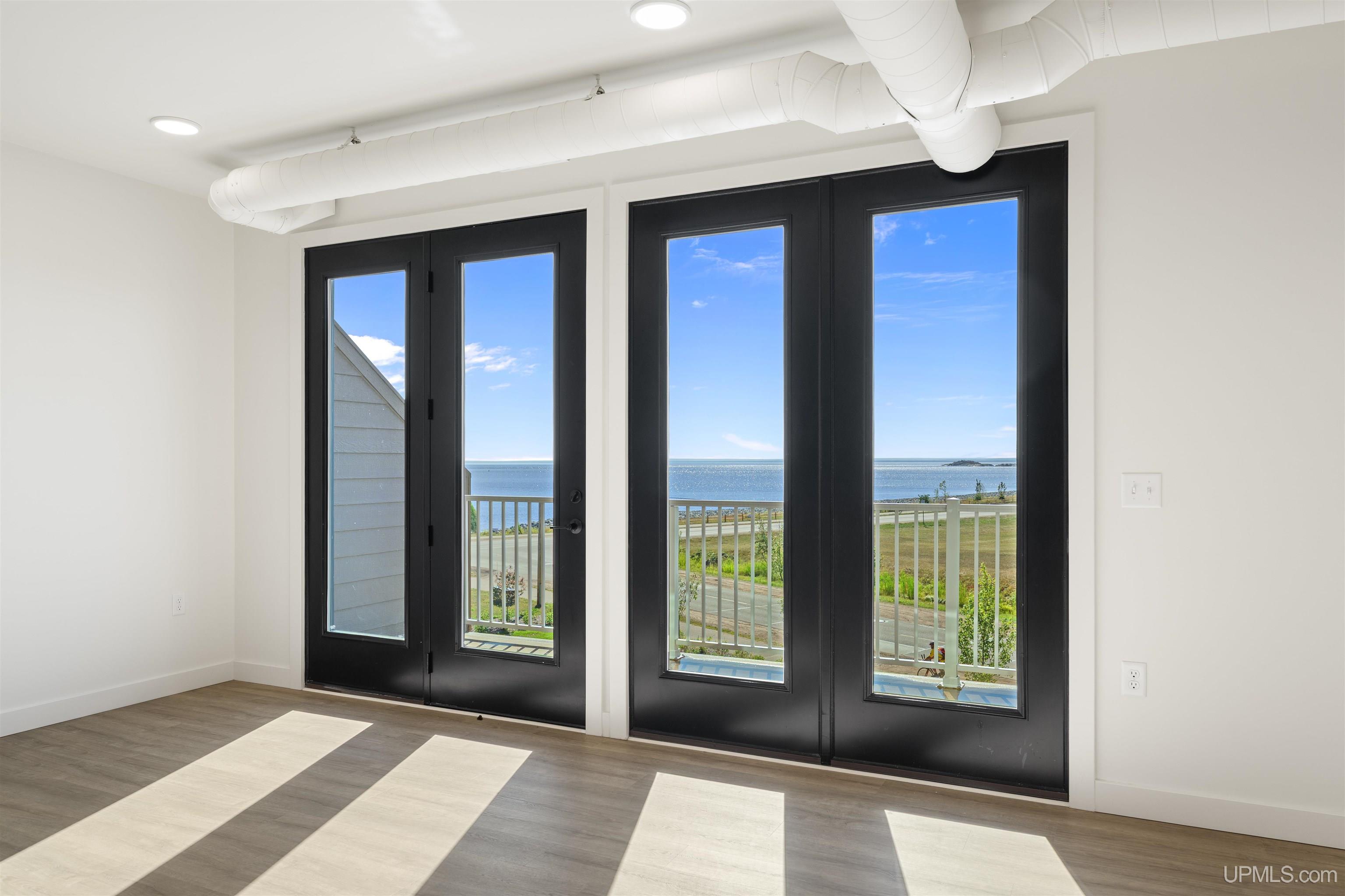 (unit 22) -2401 N Lakeshore Boulevard Property Photo 23